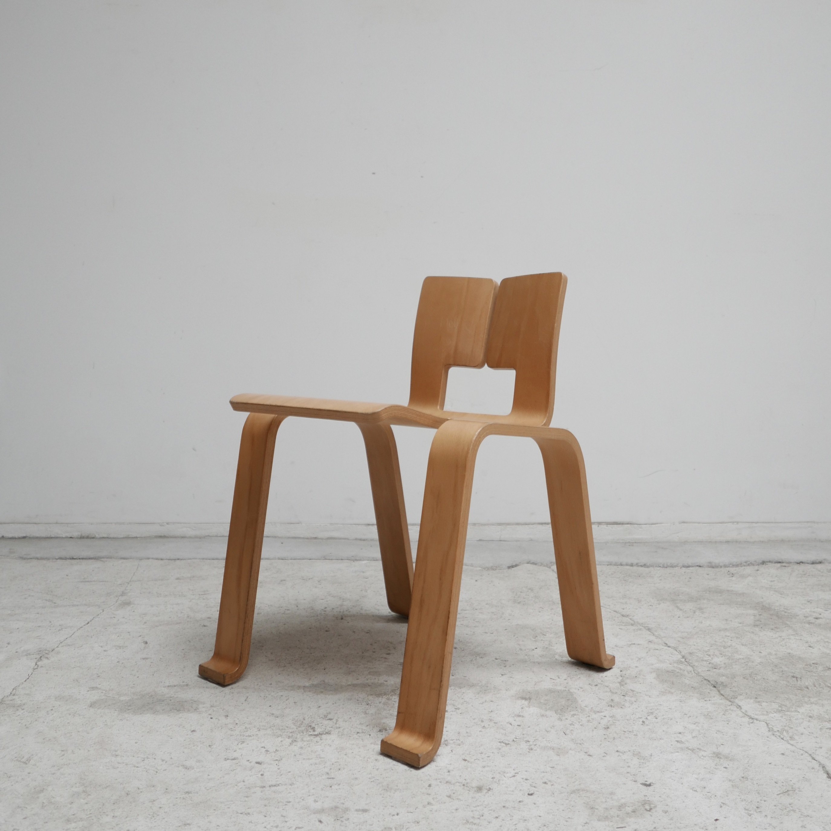 2025年11月28日(金)夜～『建築家の椅子31脚展＆骨董通り蚤の市』を開催