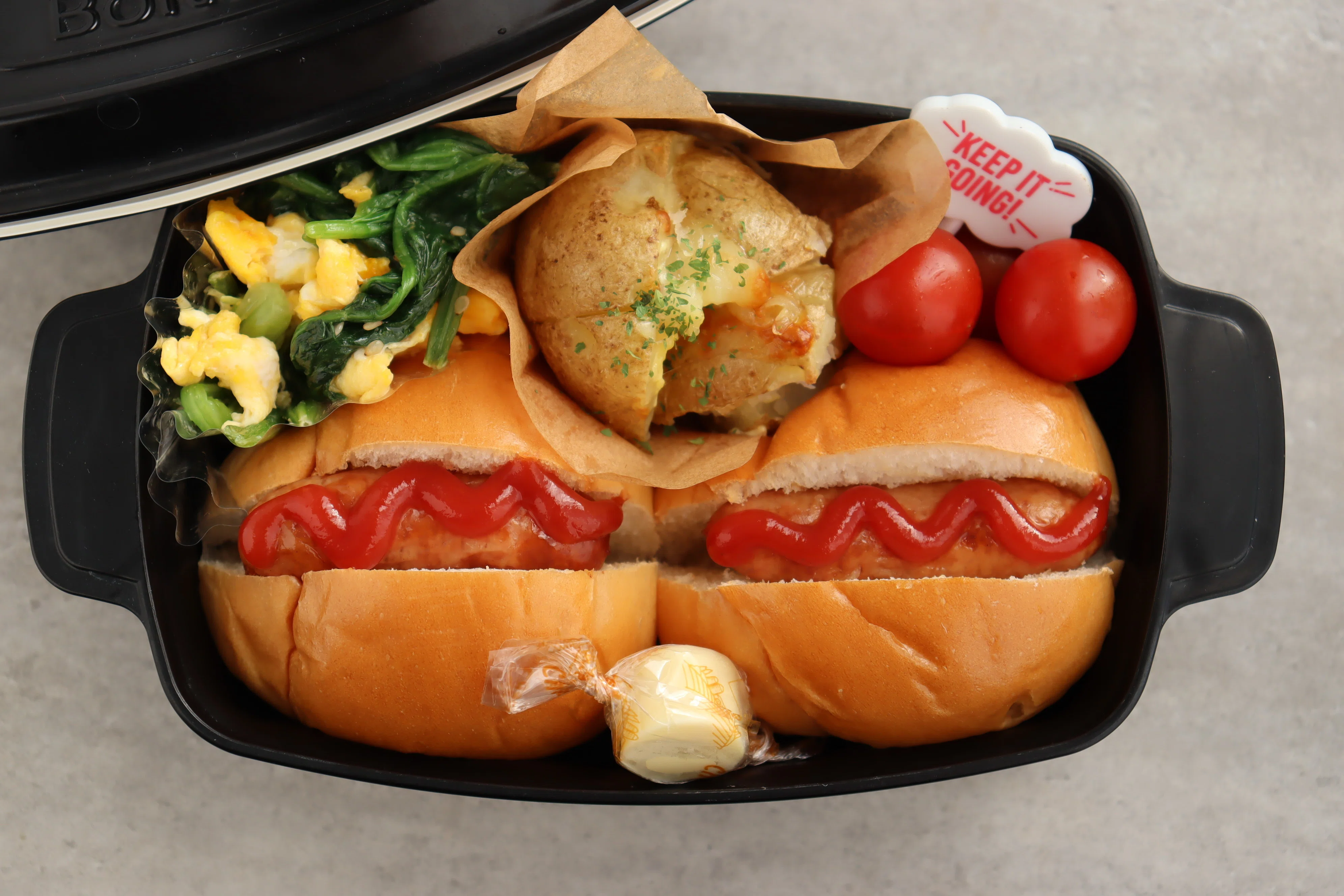 ロールパンで作るミニホットドッグが楽！｜山本あきこ（山本リコピン