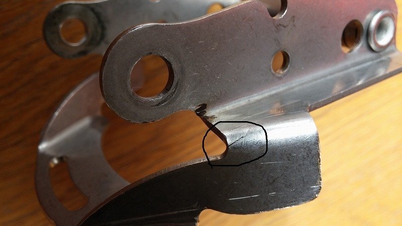 22DESIGNS 初期型アウトロー トゥーピースの亀裂を溶接補強してもらう