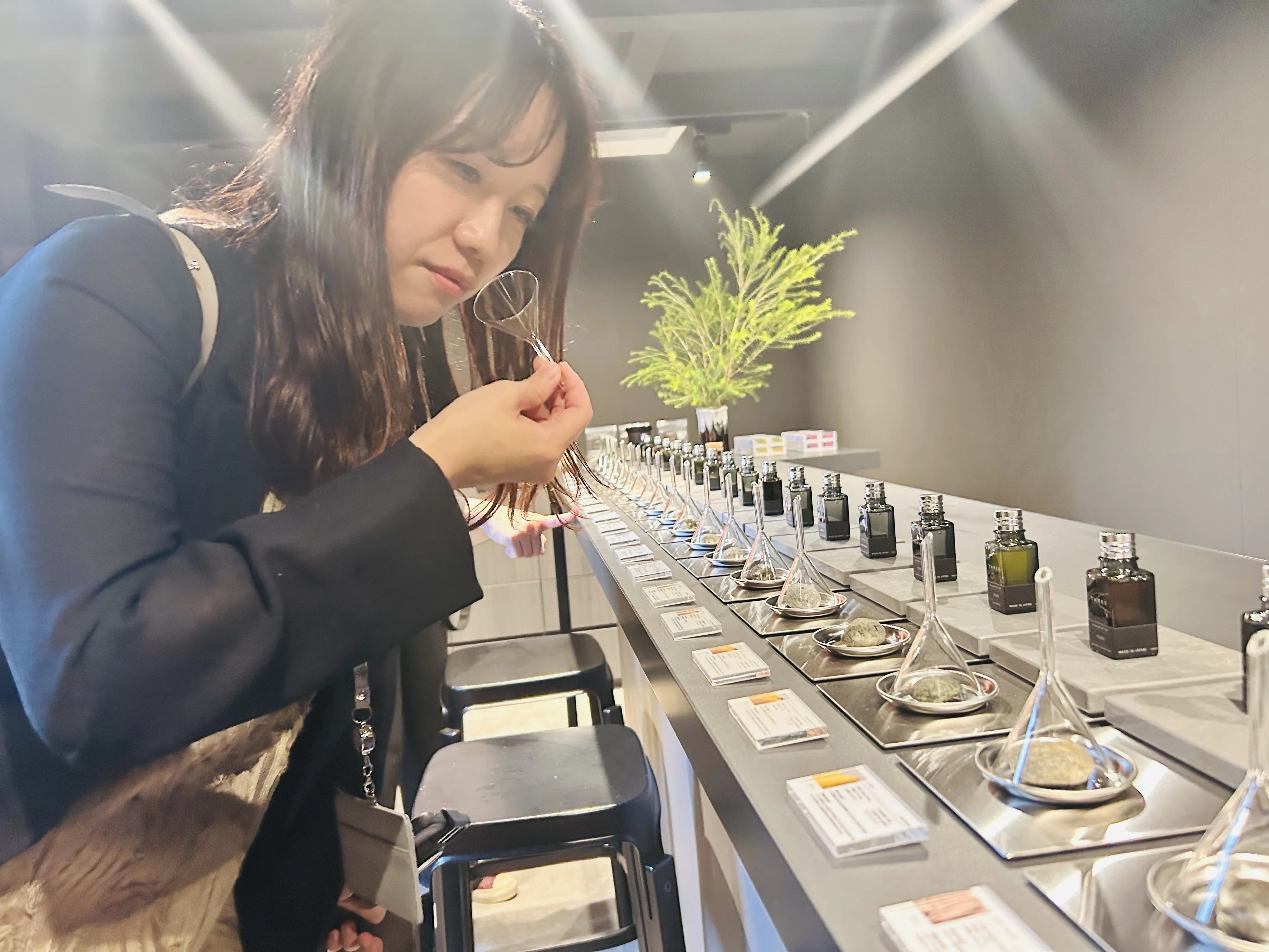 佐賀が “コスメ県” って知ってた？ 有名コスメブランド「THREE」の蒸留