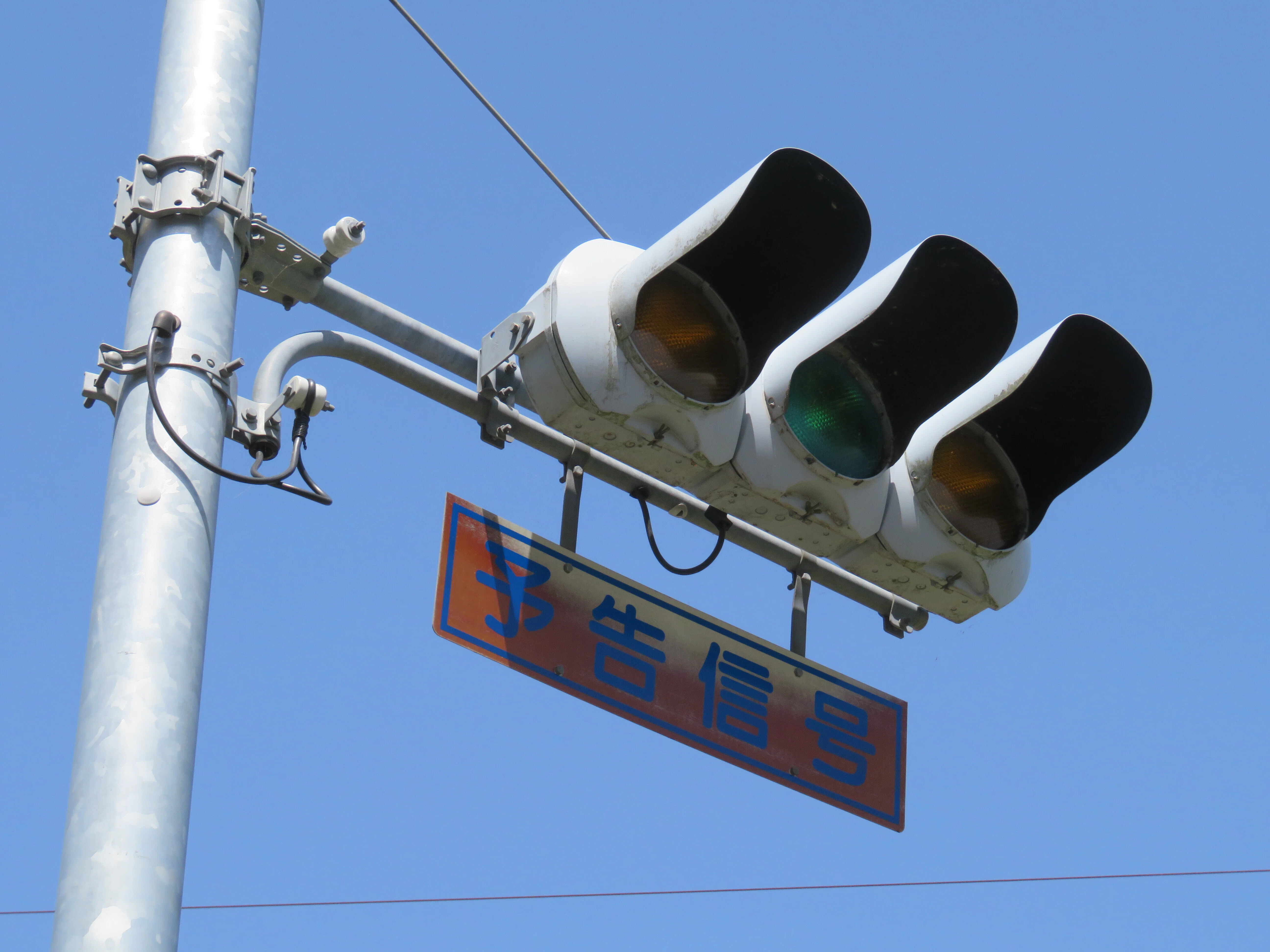 山口県の信号機】令和7(2025)年度末まで残る黄・青・黄配列予告信号