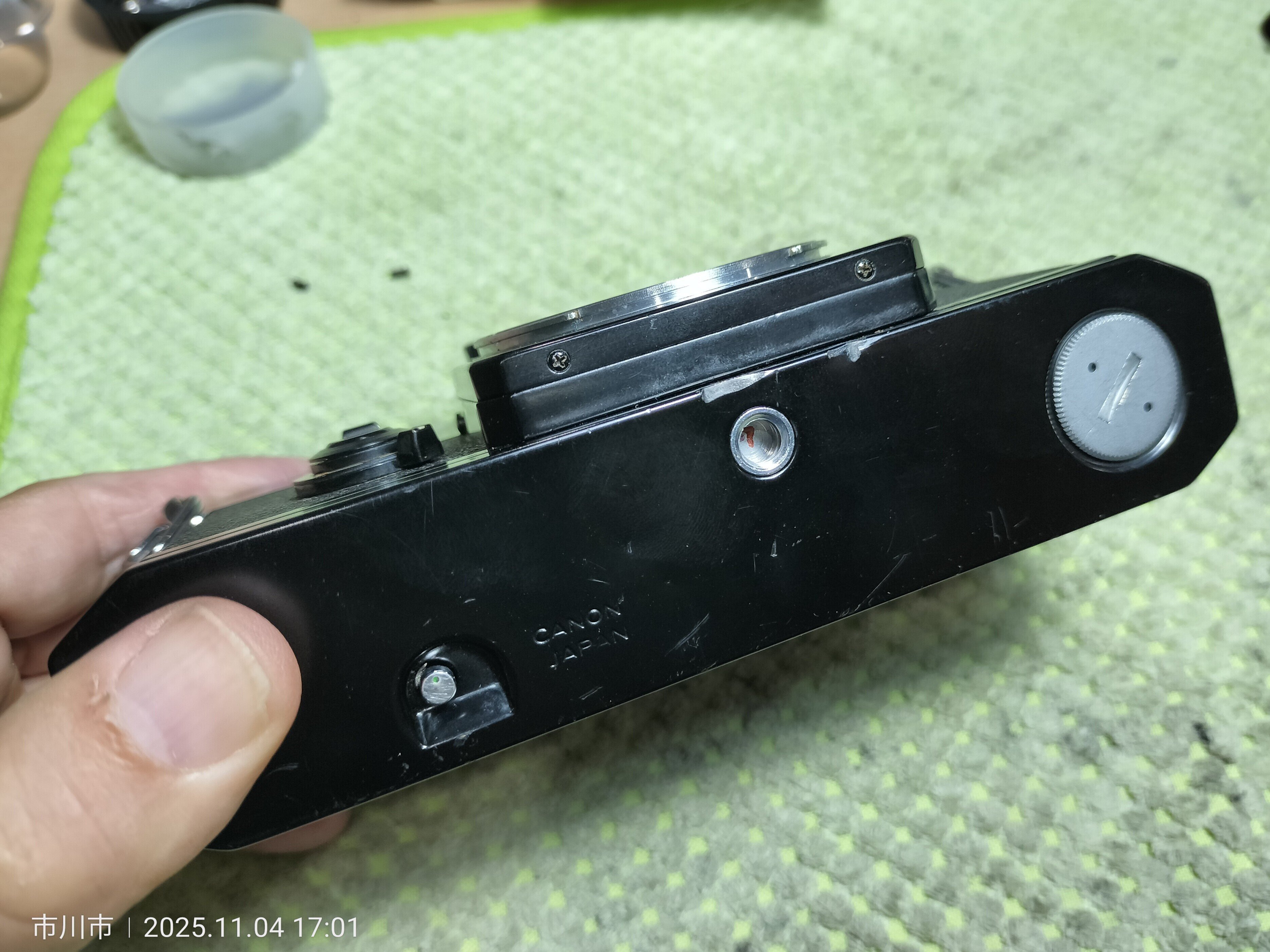 Canon F-1のトップカバー分解｜フィルムカメラ修理のアクアカメラ