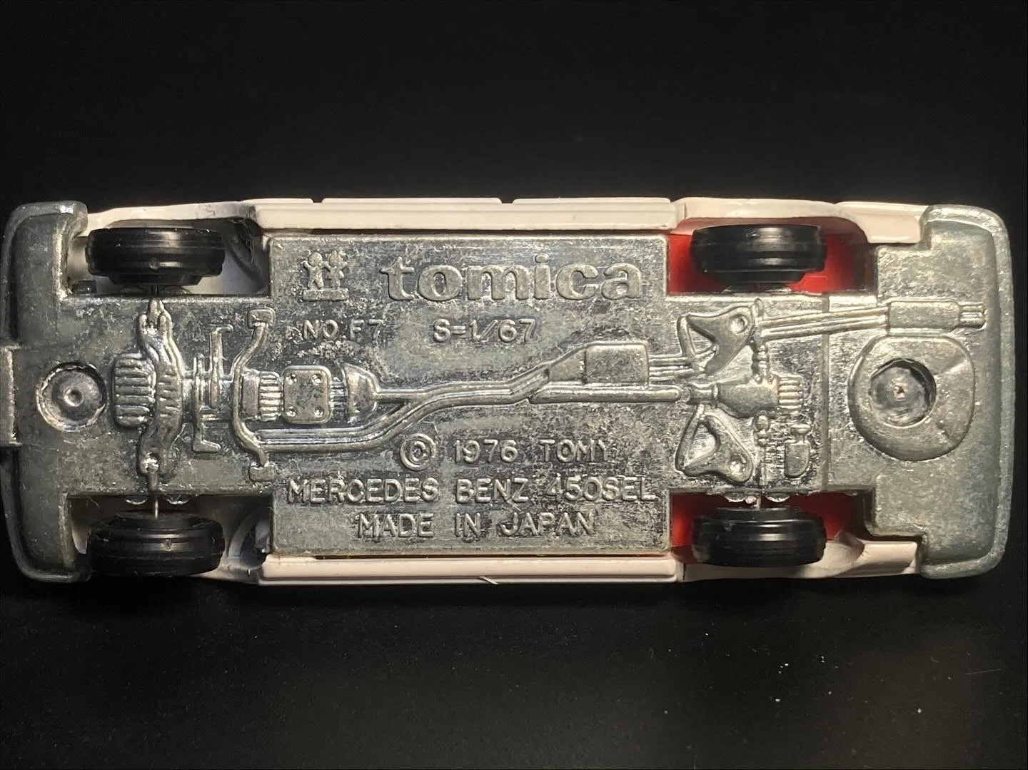 トミカ No.F7】メルセデス・ベンツ450SEL──“クルマ界の番長”が放つ