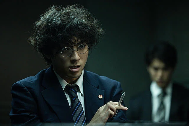 映画『爆弾』のワンシーン。類家を演ずる山田裕貴さん。