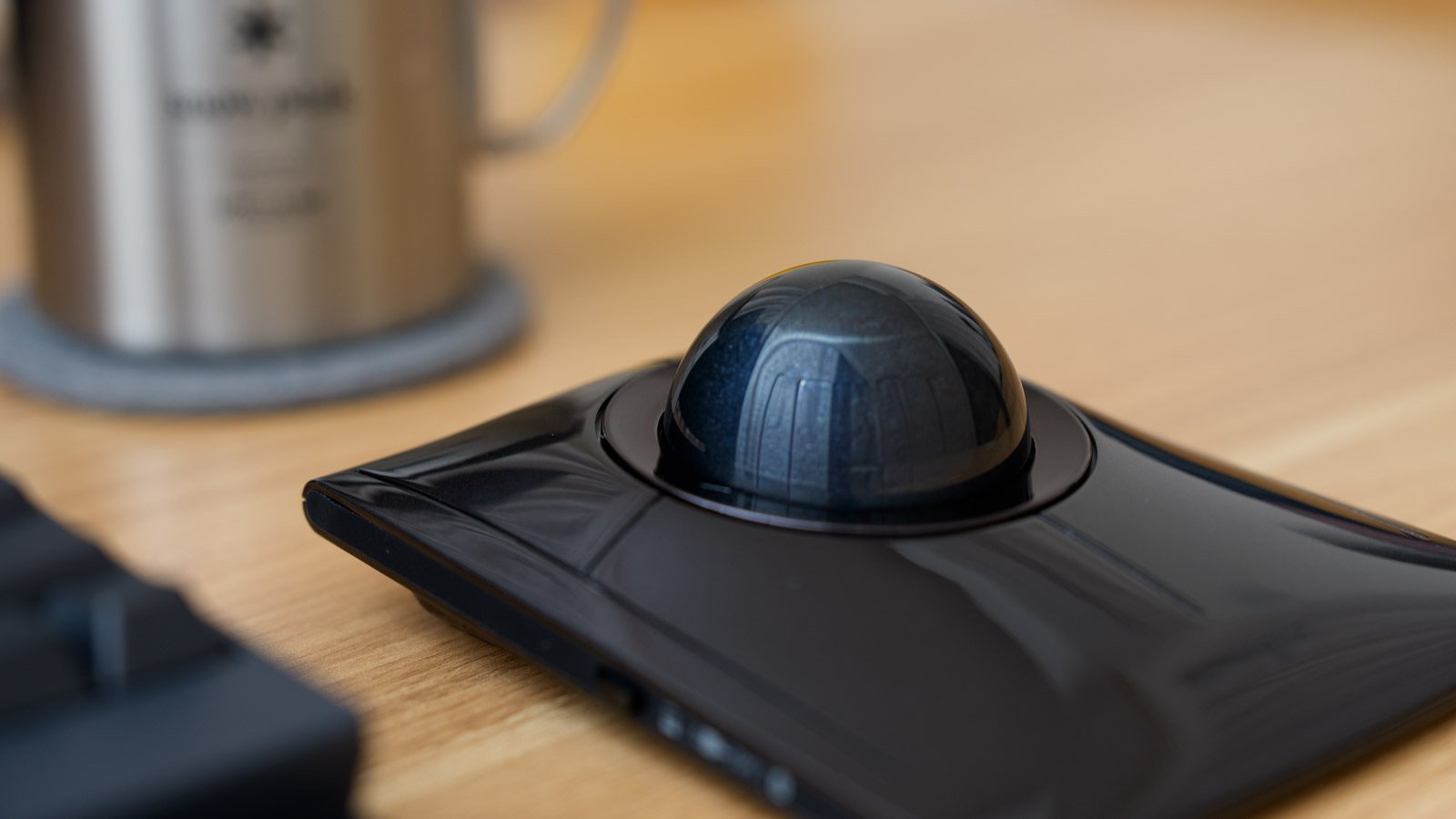 楽しみにしていたMX MASTER 4が届いたのに、トラックボールから離れ