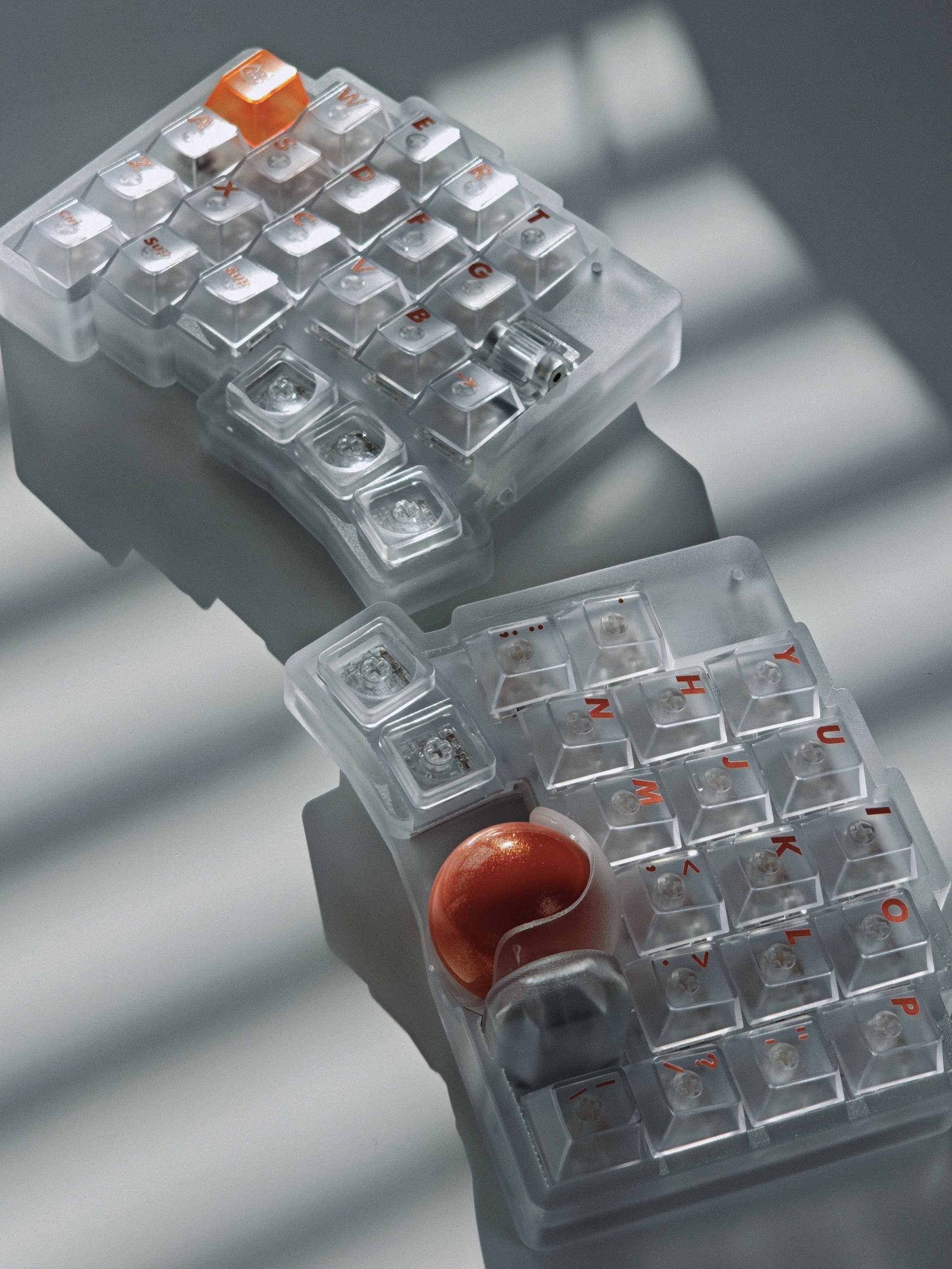 不屈の人気「roBa translucent」レビュー｜自作キーボードがない世界に