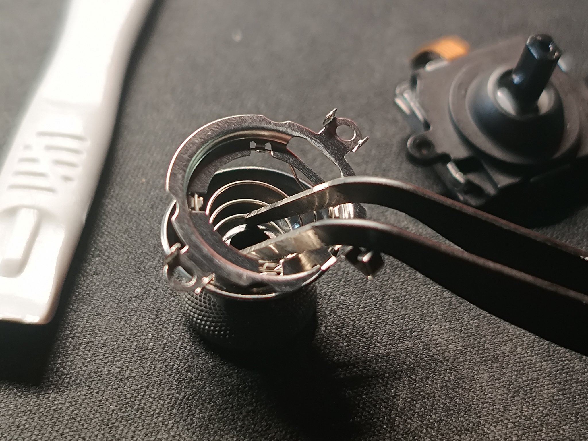  quest3 調節金具欠損 Quest3 touch コントローラーの分解清掃によるドリフト解消 + 交換｜Rarata