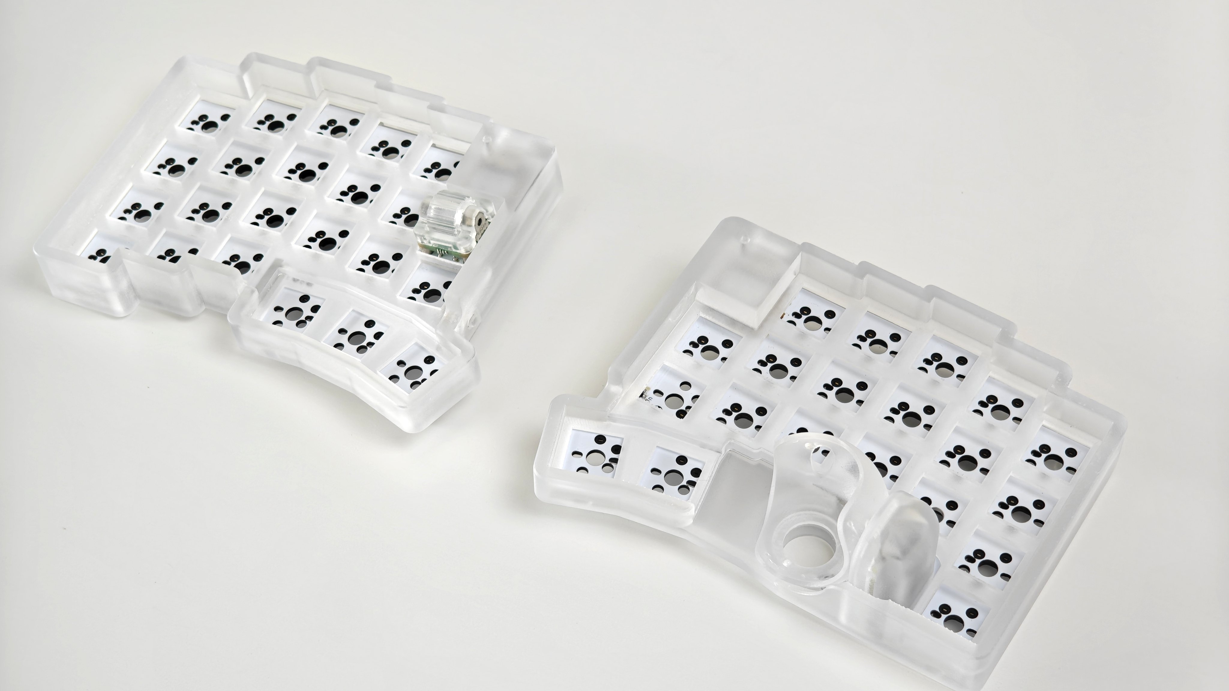 不屈の人気「roBa translucent」レビュー｜自作キーボードがない世界に