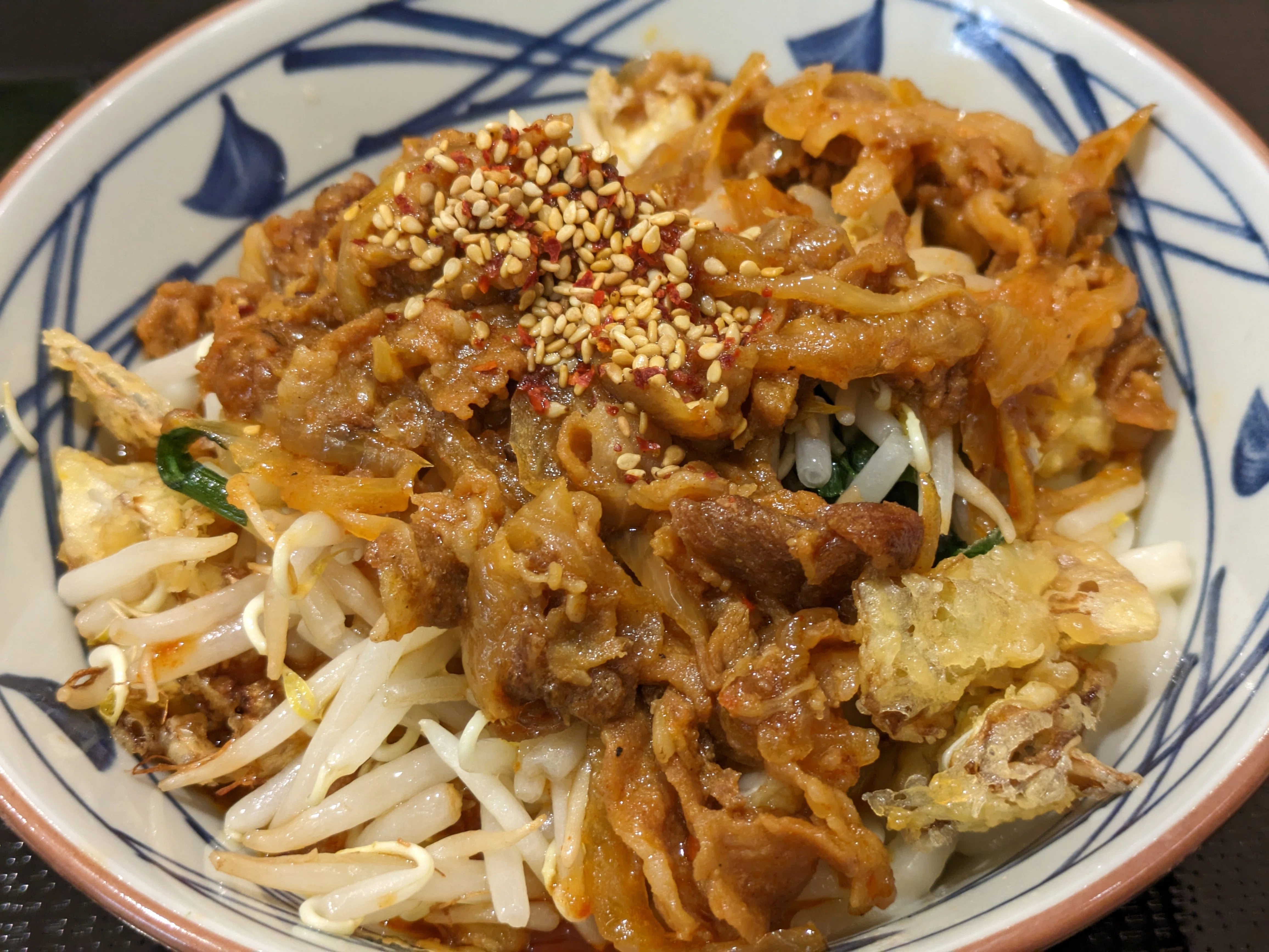わがまちうどん47】大阪府「豚キャベちりとり鍋風まぜうどん」｜朱月