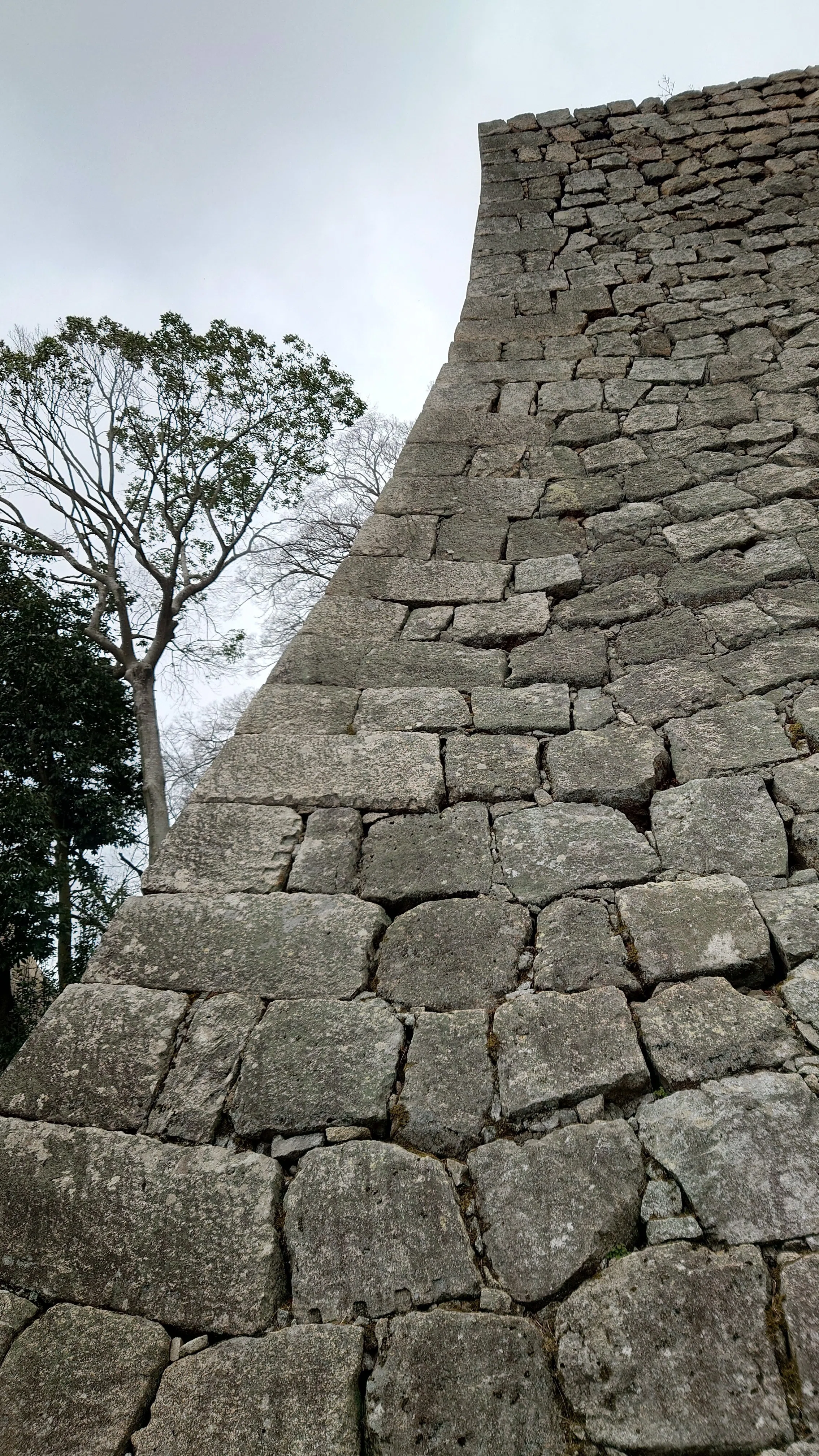 国内旅行】香川①：丸亀・高松 天をつく丸亀城｜くろたん
