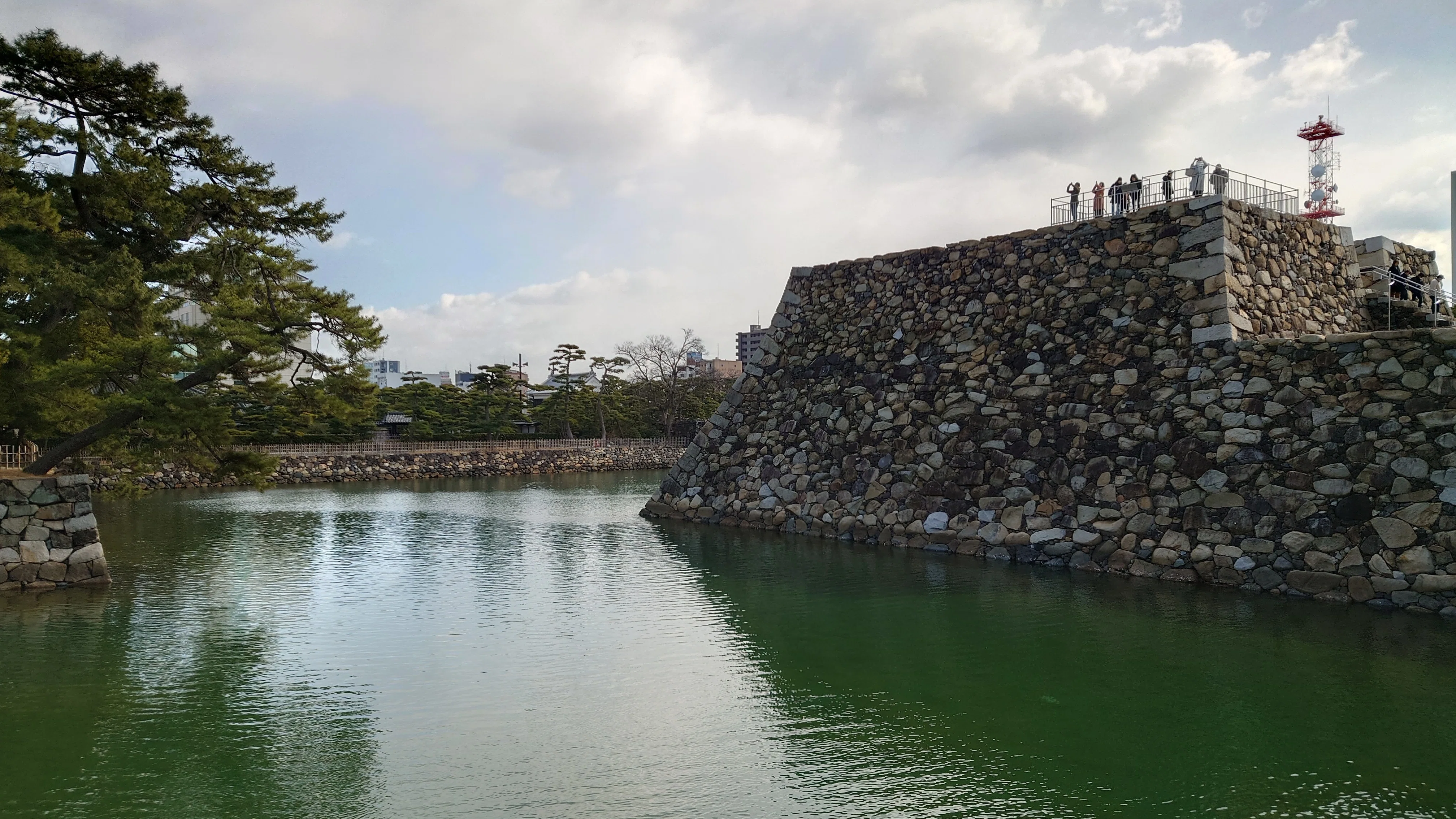 国内旅行】香川①：丸亀・高松 天をつく丸亀城｜くろたん