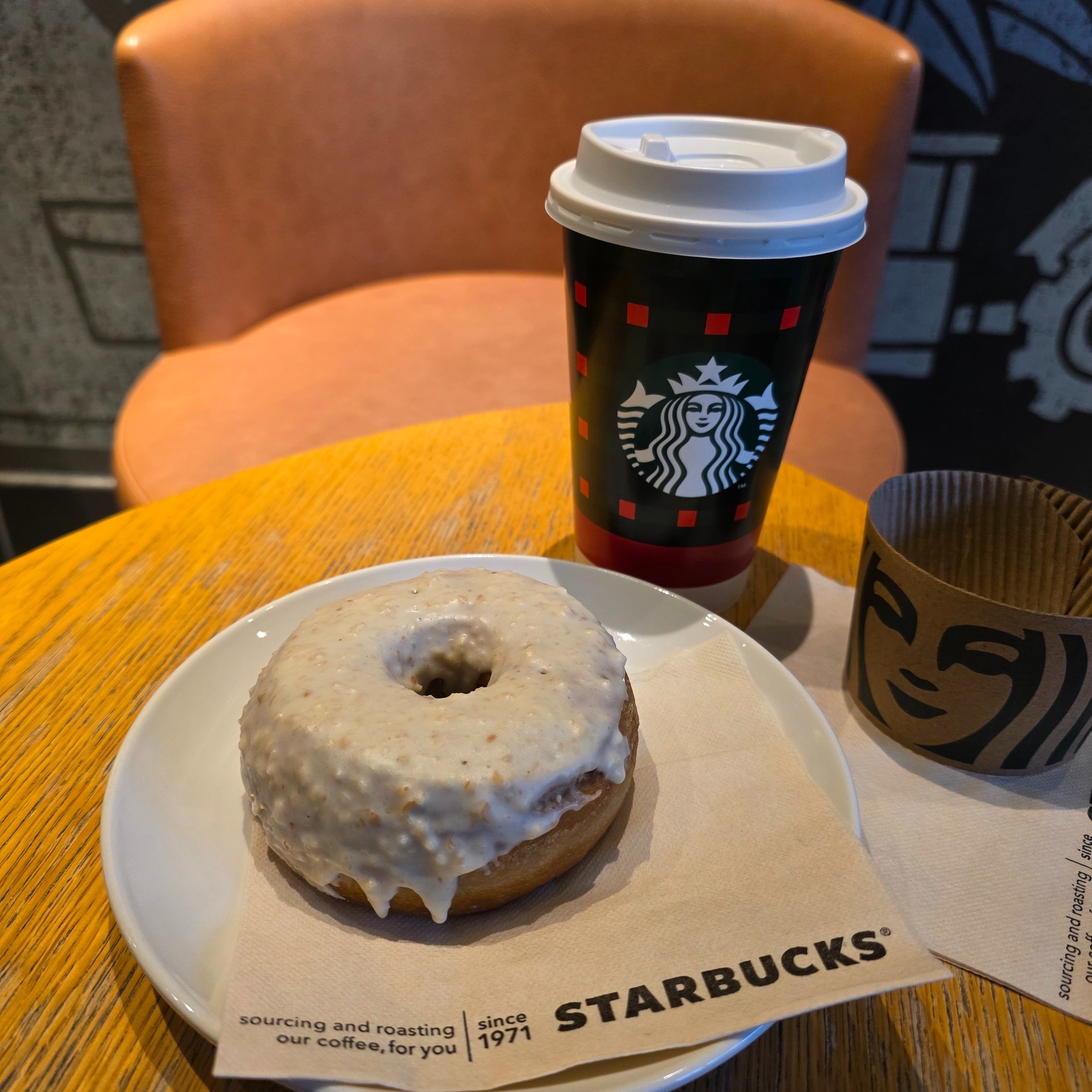 突然の冬到来☃ 寒さによく合うホワイトチョコマカダミアドーナツ