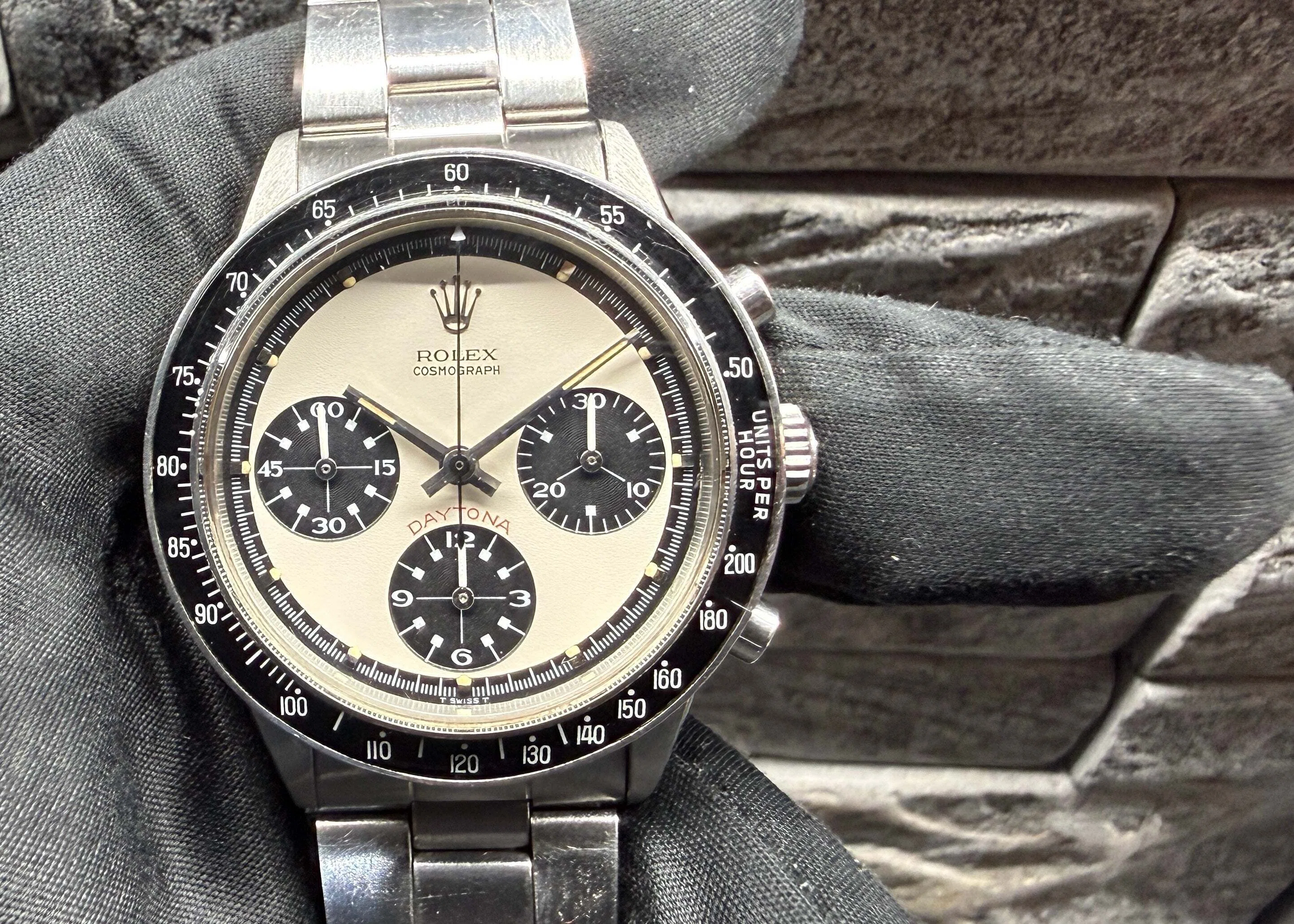 SOLD OUTモデル紹介！希少！！2代目手巻きデイトナ Ref.6264 白ポール