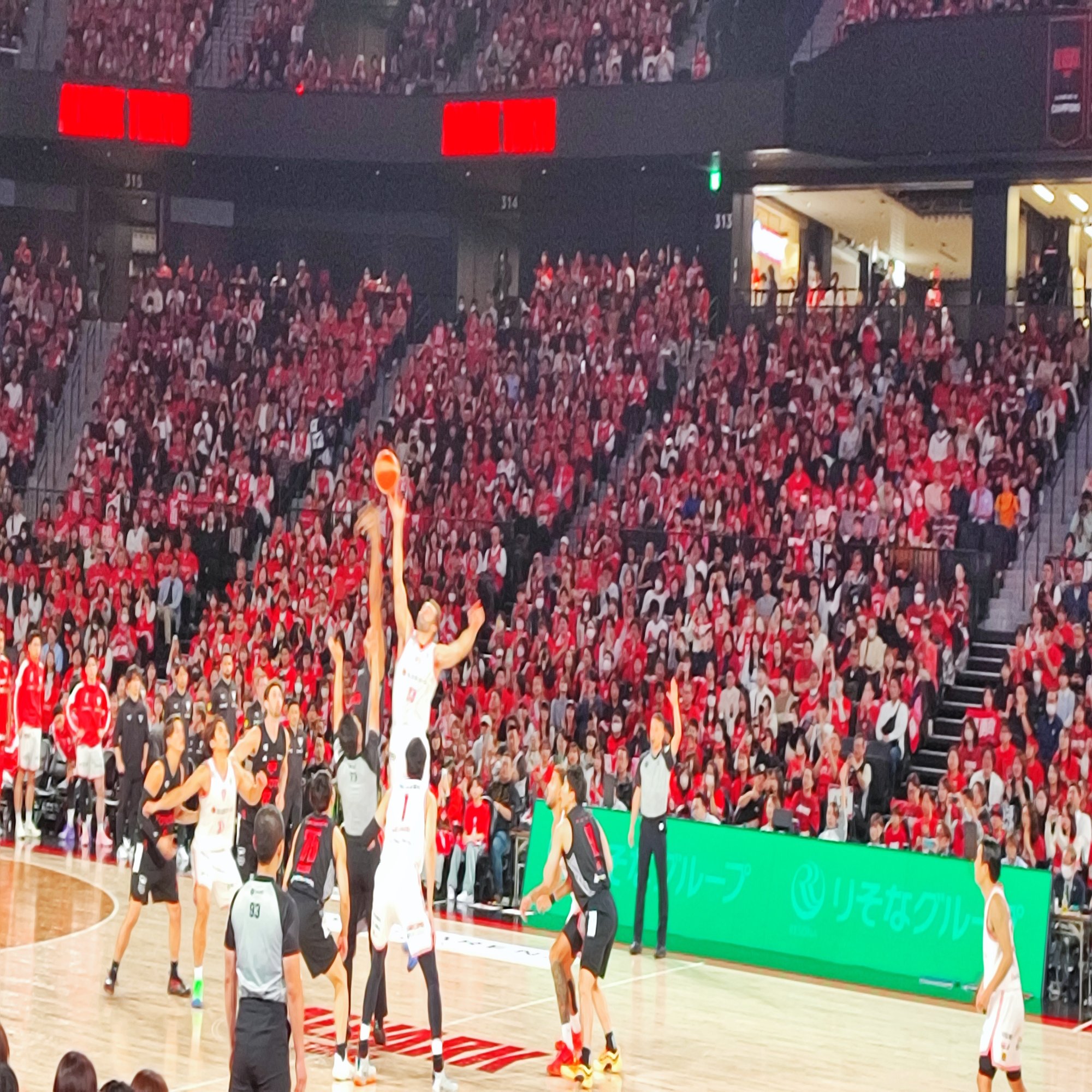 NBAは試合数も収容観客数も半分なのに、なぜかMLBと収益規模がほぼ同じ。Bリーグは？｜黒木麗子