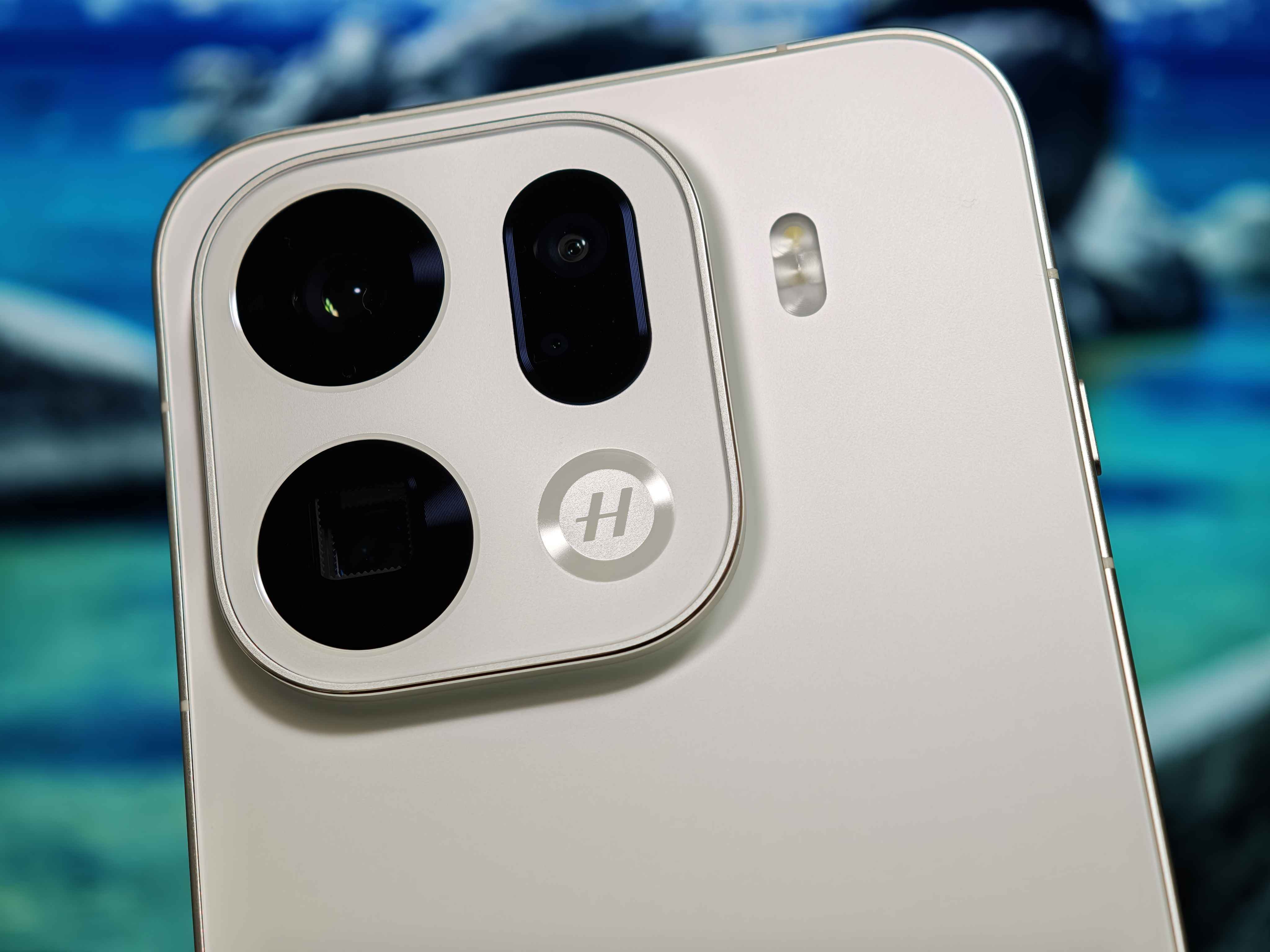 Oppo Find X9 Pro レビュー：7500mAhバッテリーを搭載した総合力の高い