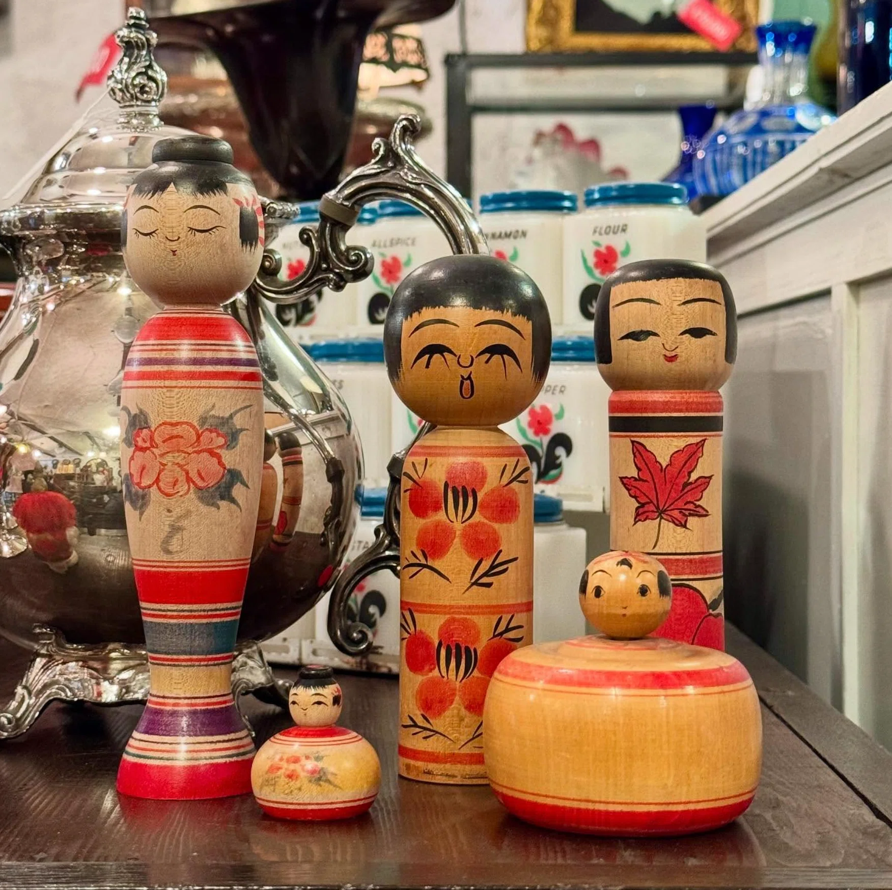 東北生まれの伝統玩具・こけしを知ろう｜よみもの｜アンティークブルー
