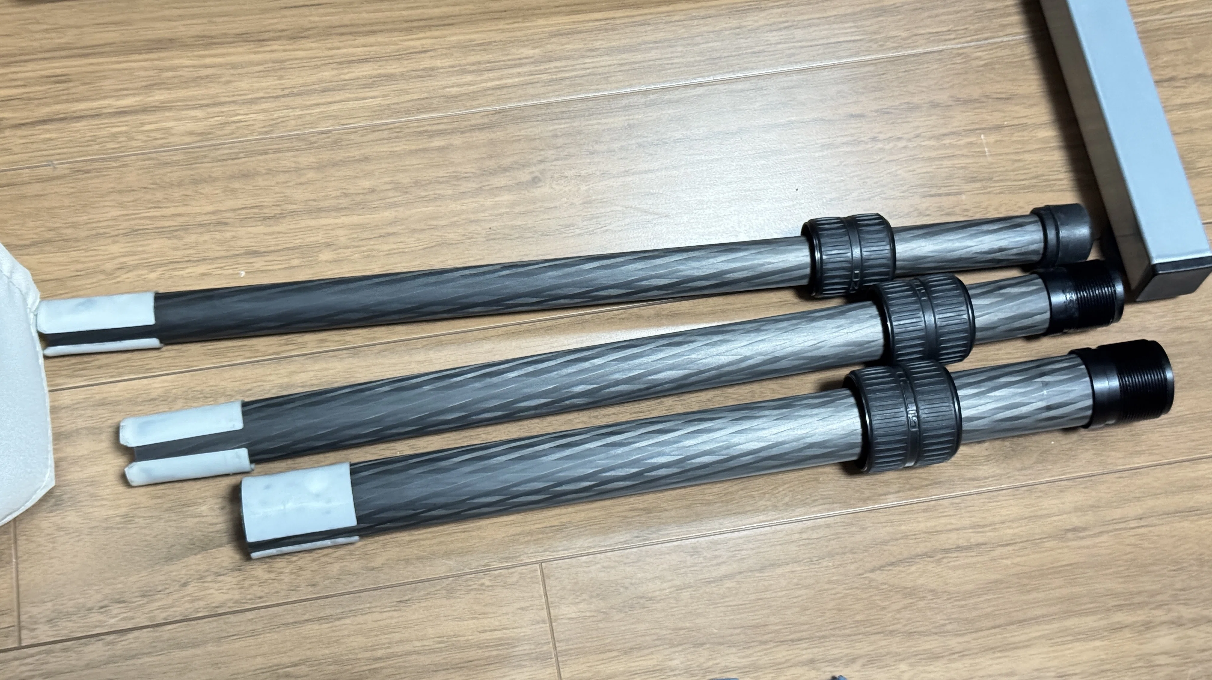 超激安DIY!三脚にレッグウォーマーを付けて冬仕様にしつつ傷の保護も 超激安DIY!三脚にレッグウォーマーを付けて冬仕様にしつつ傷の保護も