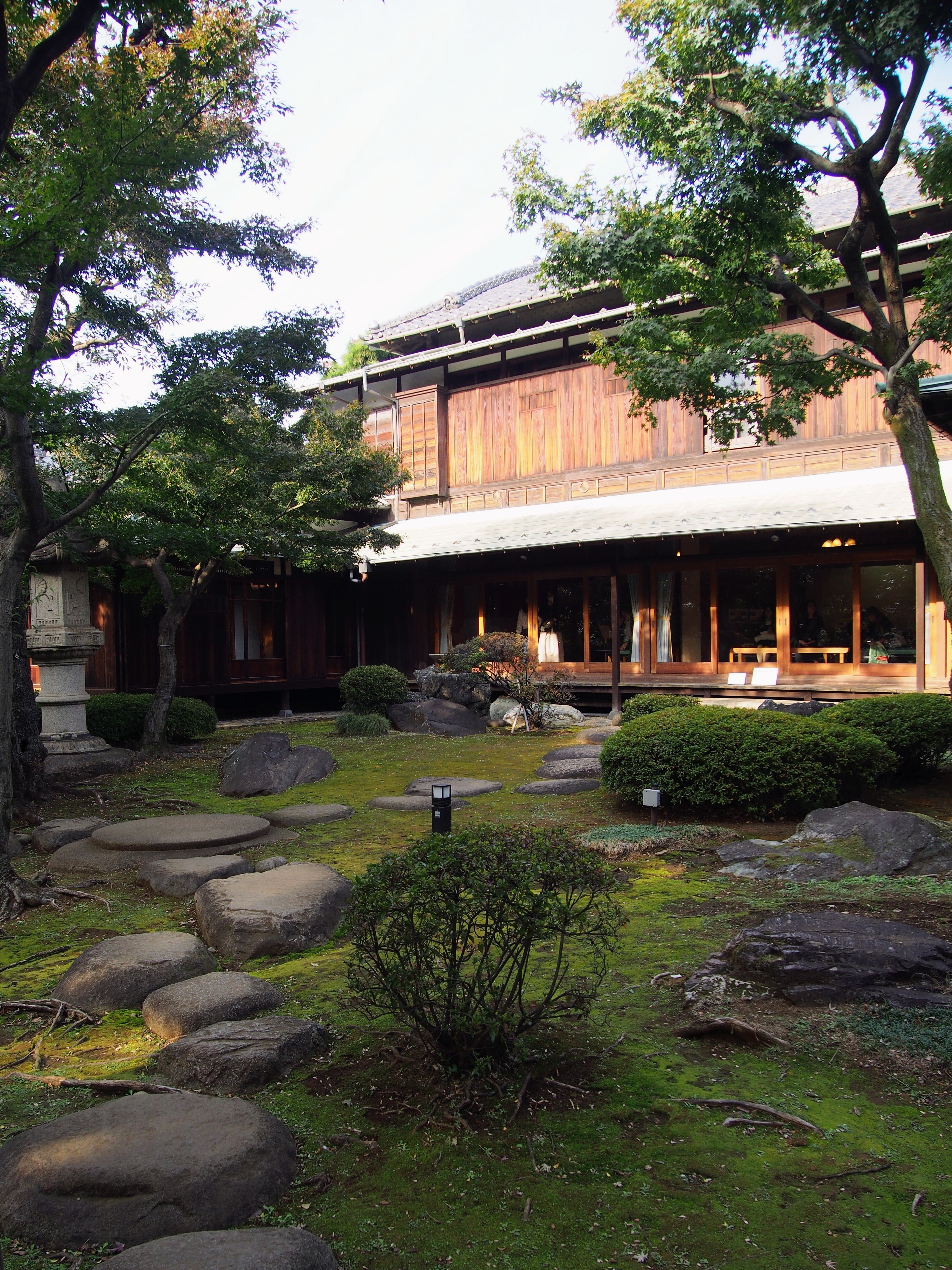 近代の豪邸。旧朝倉家住宅の美しい庭園。｜niwa_emon