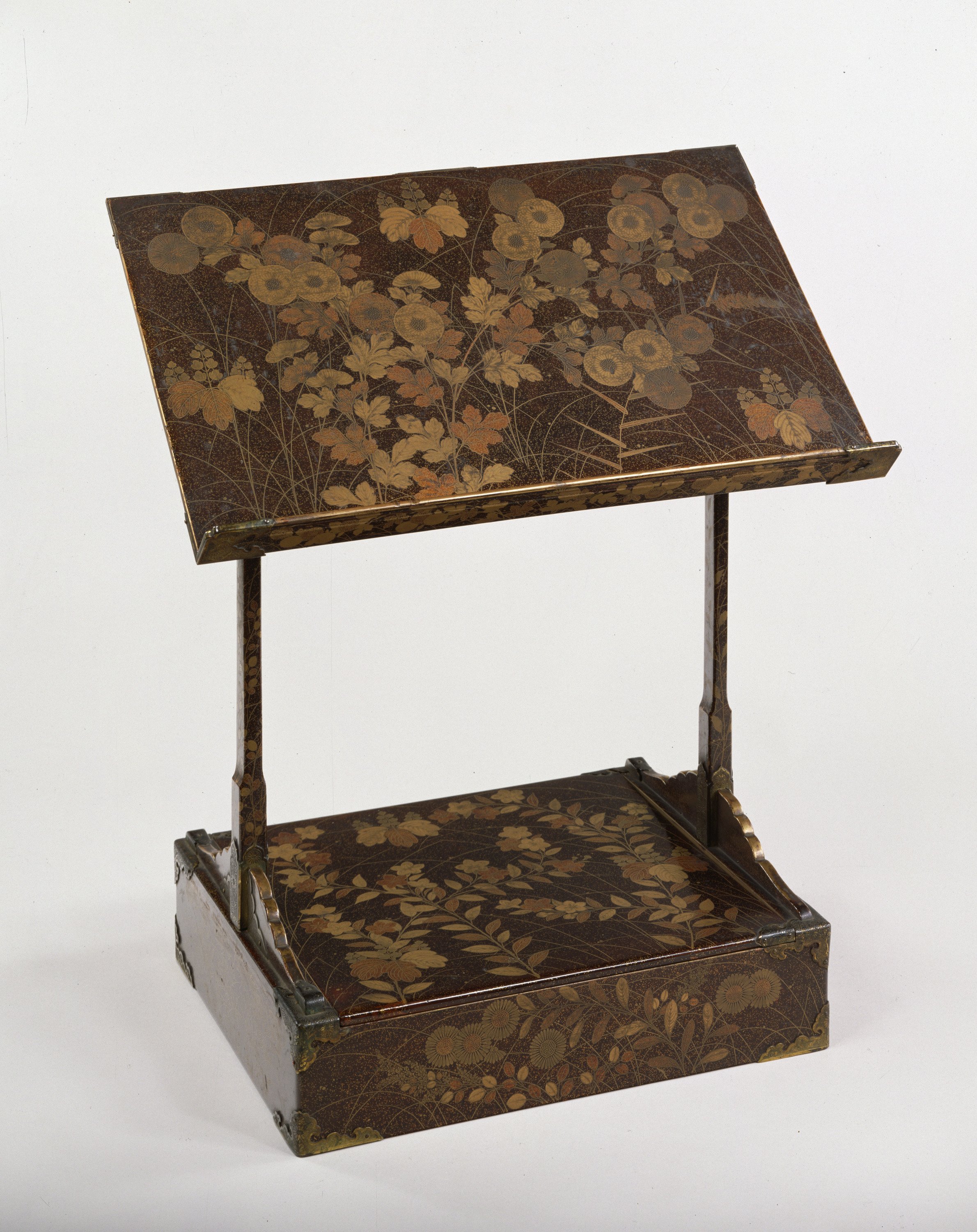 時代 総梨地 桜山水風景蒔絵 文台 平卓 書道具 木箱 漆芸 木製【MA628】 華麗さと斬新さのコラボレーション！桃山時代を代表する高台寺蒔絵って