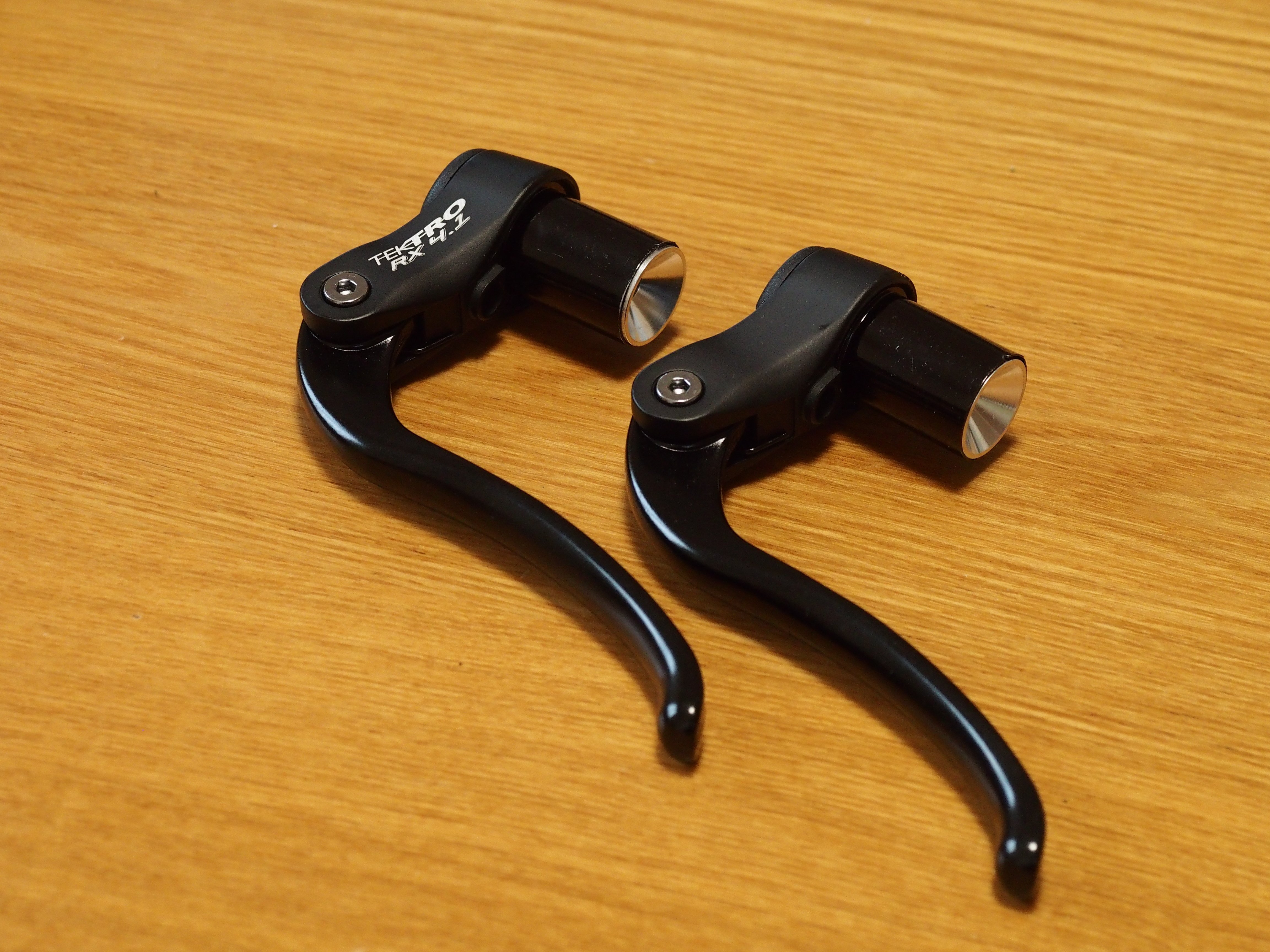 TEKTRO エアロブレーキ RX4.1をブルホーンハンドルに取り付ける