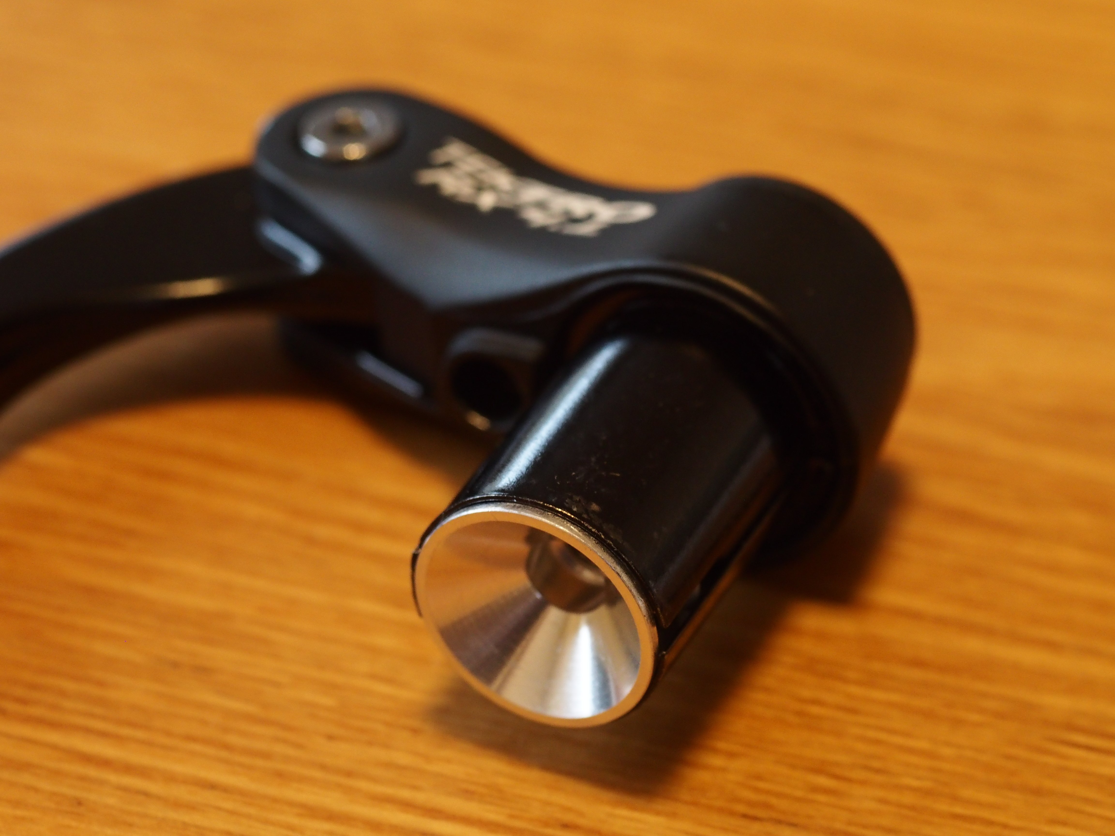 TEKTRO エアロブレーキ RX4.1をブルホーンハンドルに取り付ける