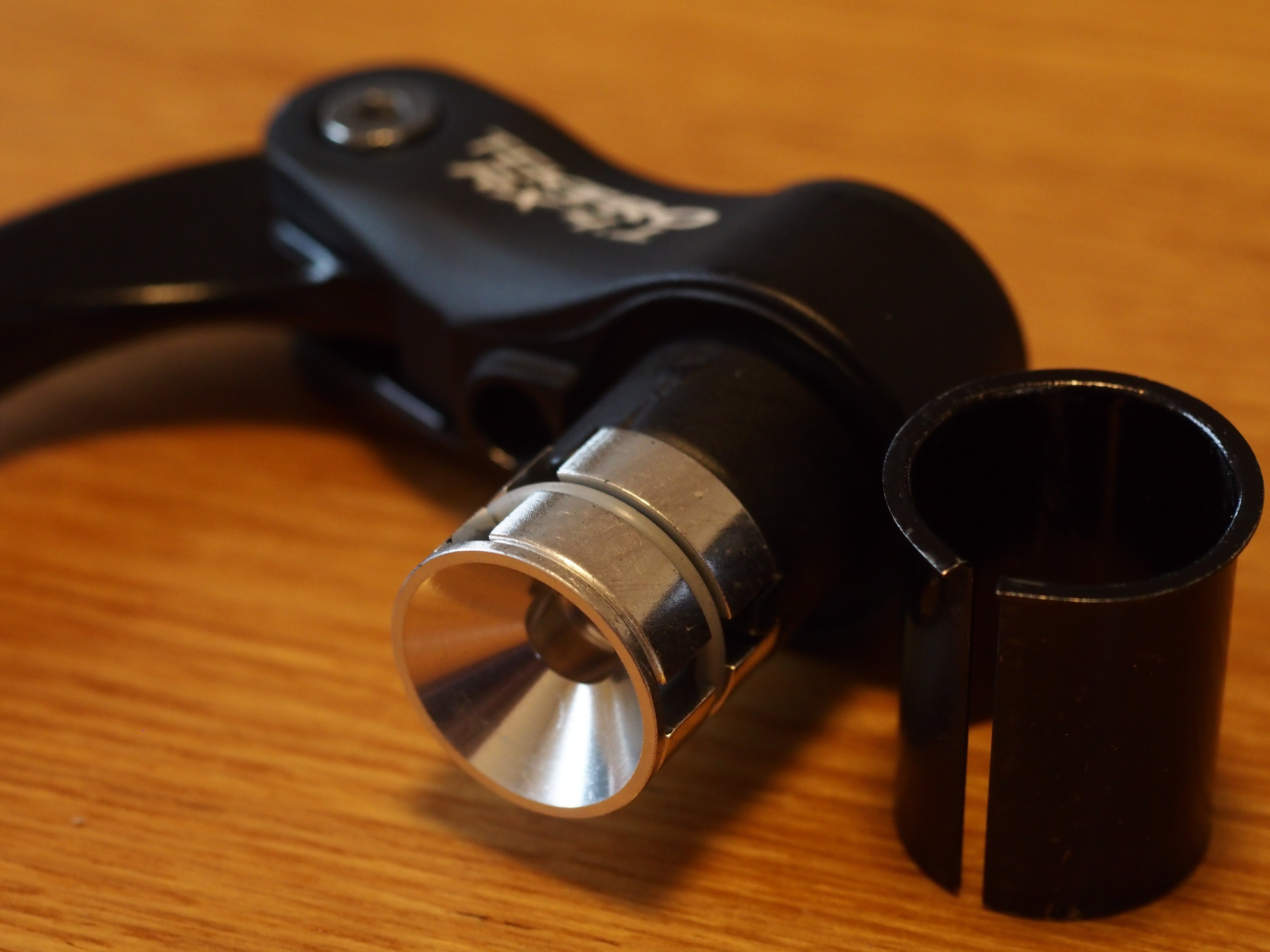 TEKTRO エアロブレーキ RX4.1をブルホーンハンドルに取り付ける