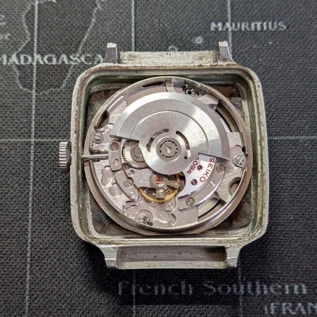 No.365 | Seiko | 2409-3010 | A watch with a plastic crystal that