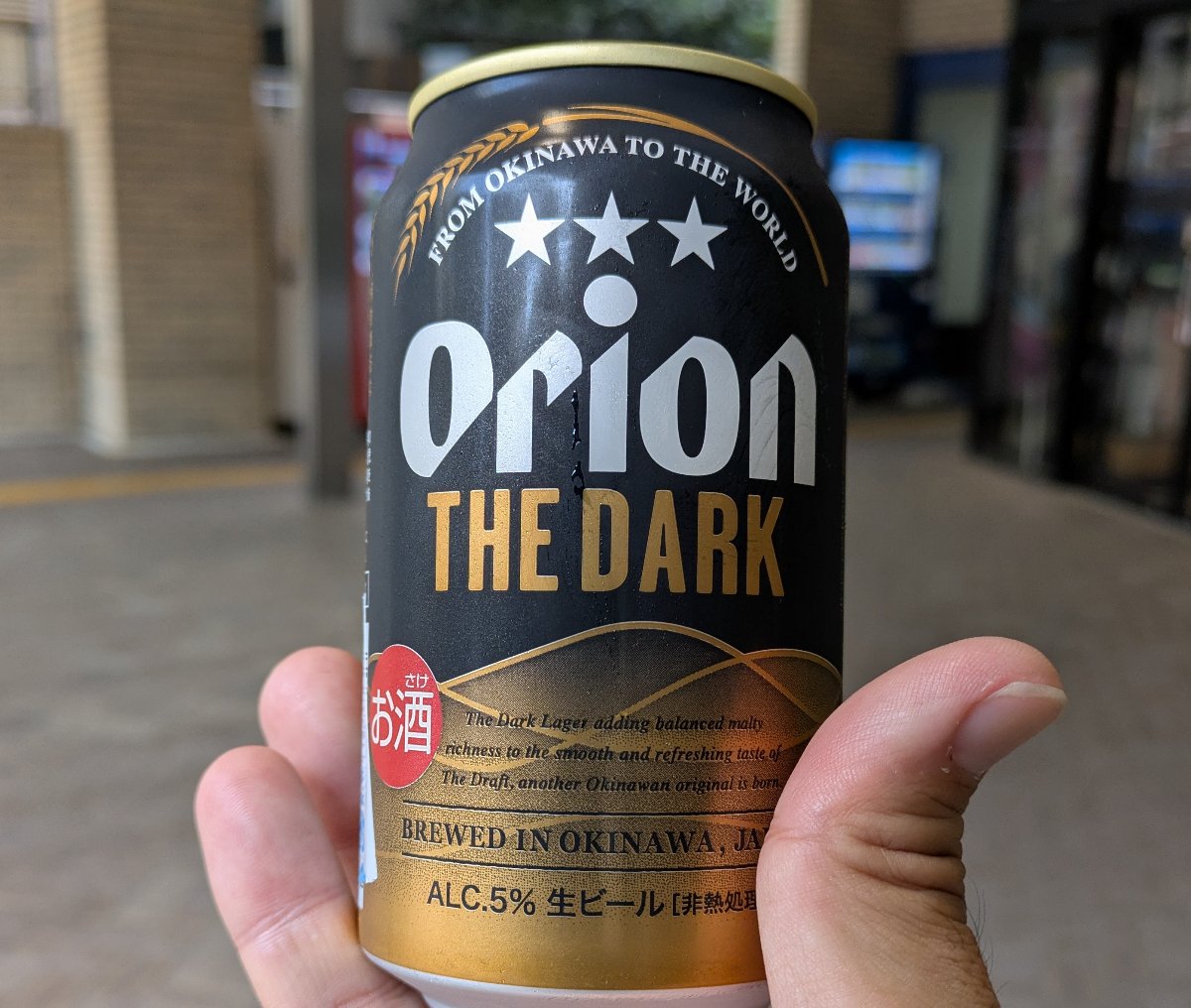 オリオンビールをバーで飲む外国人 オリオン ザ・ドラフト」がブランドメッセージを刷新 OUR HAPPY HOUR