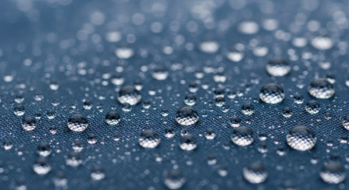 信頼できるレインウェアの防水性(写実・マクロ)