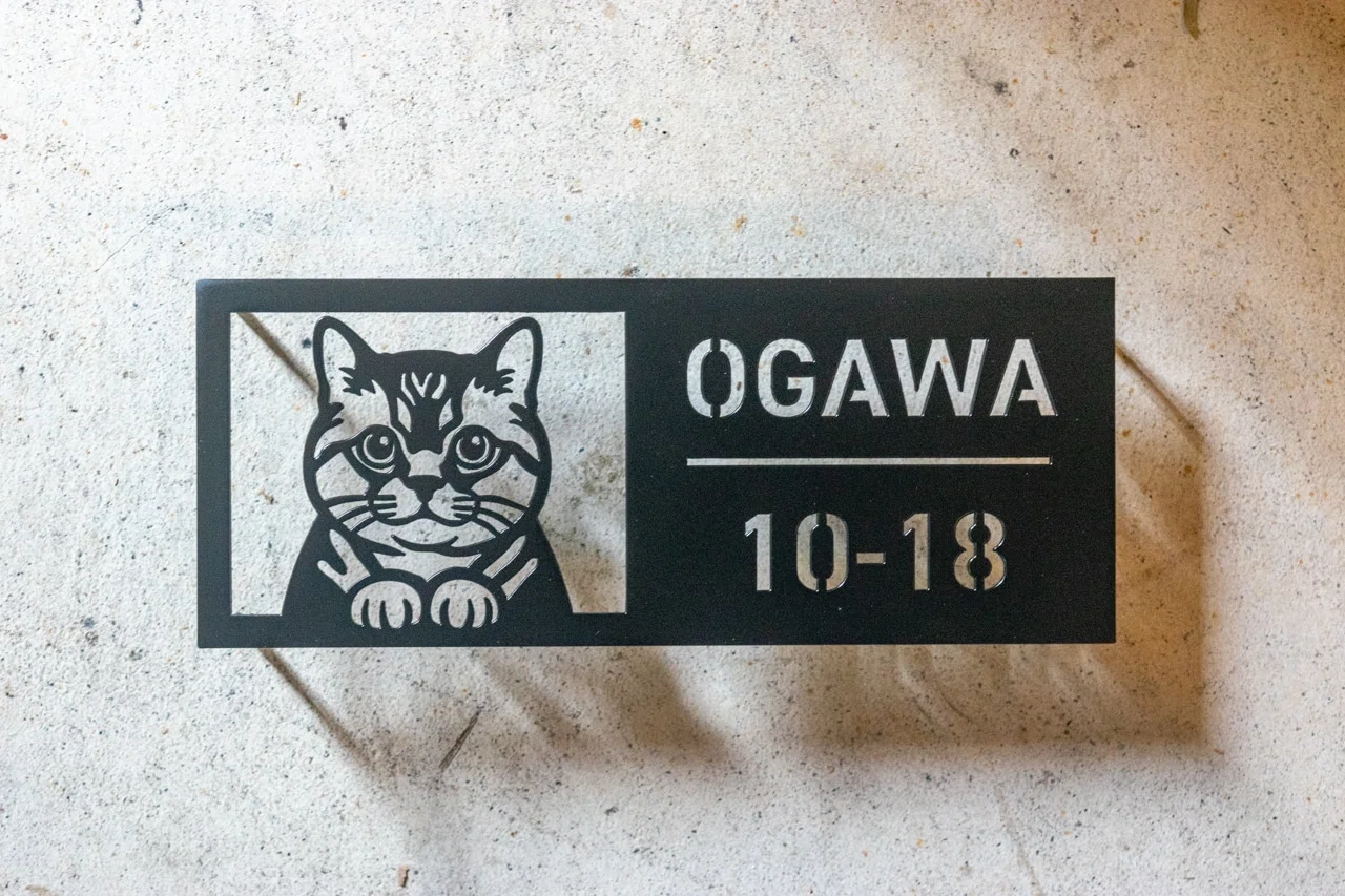 猫好き必見！愛猫の写真からオーダーメイドできる表札の魅力｜大円商店