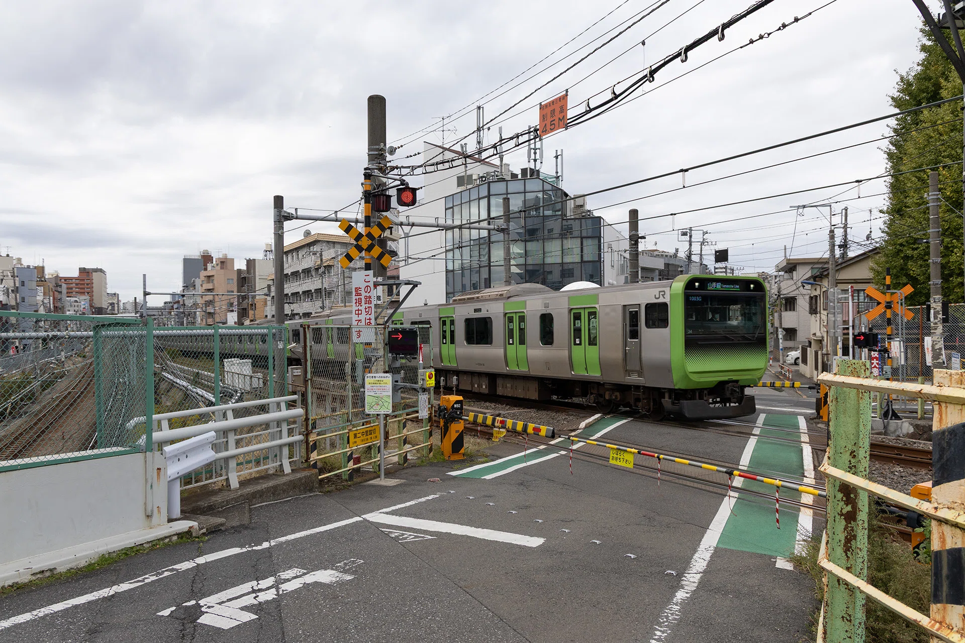 v135, 山手線：最後の踏切 （2025年）｜ひろやん