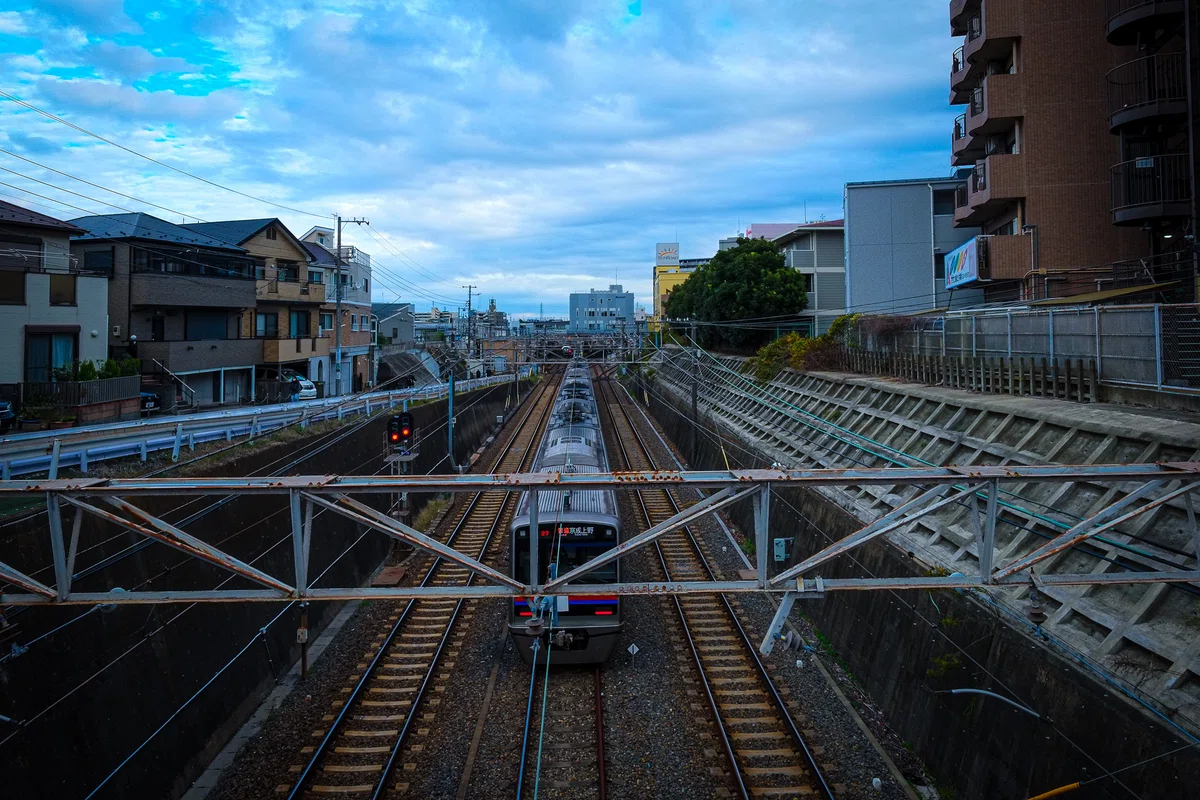 【写真】陸橋付近から2025.11京成津田沼駅付近|山田寛丈