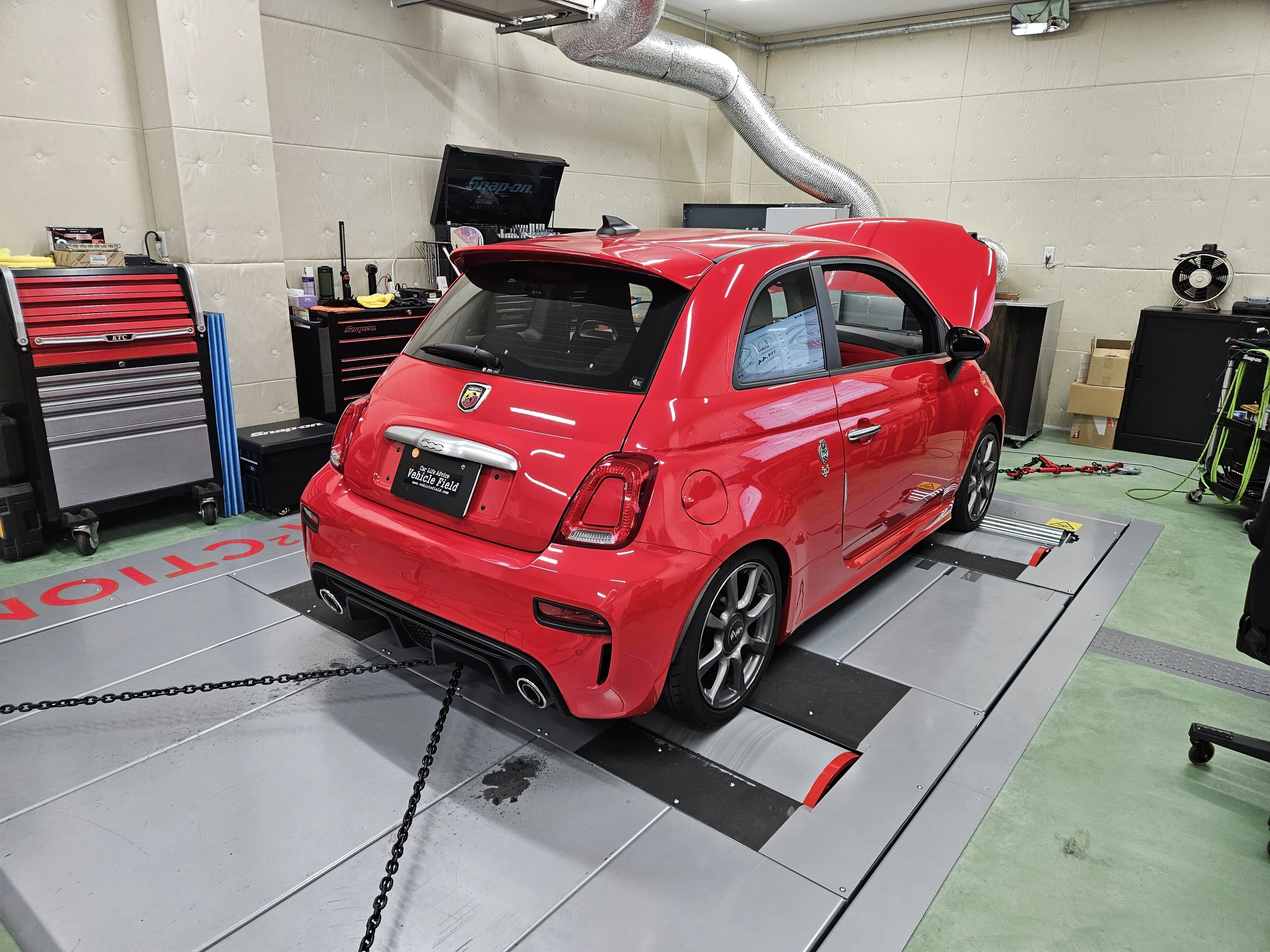 アバルト595ベースグレードとCompetizioneのパワー＆トルク値の違いは