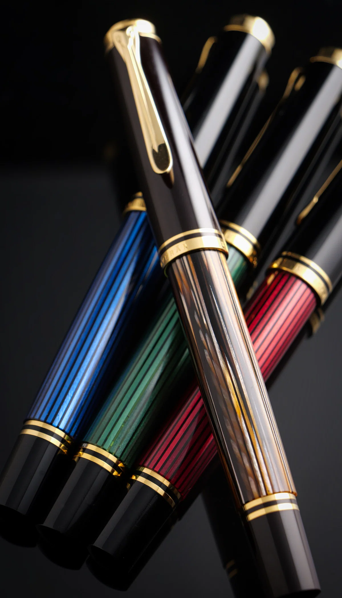 琥珀に揺れる静謐の輝き：Pelikan Souverän M400 Tortoiseshell-Brown 
