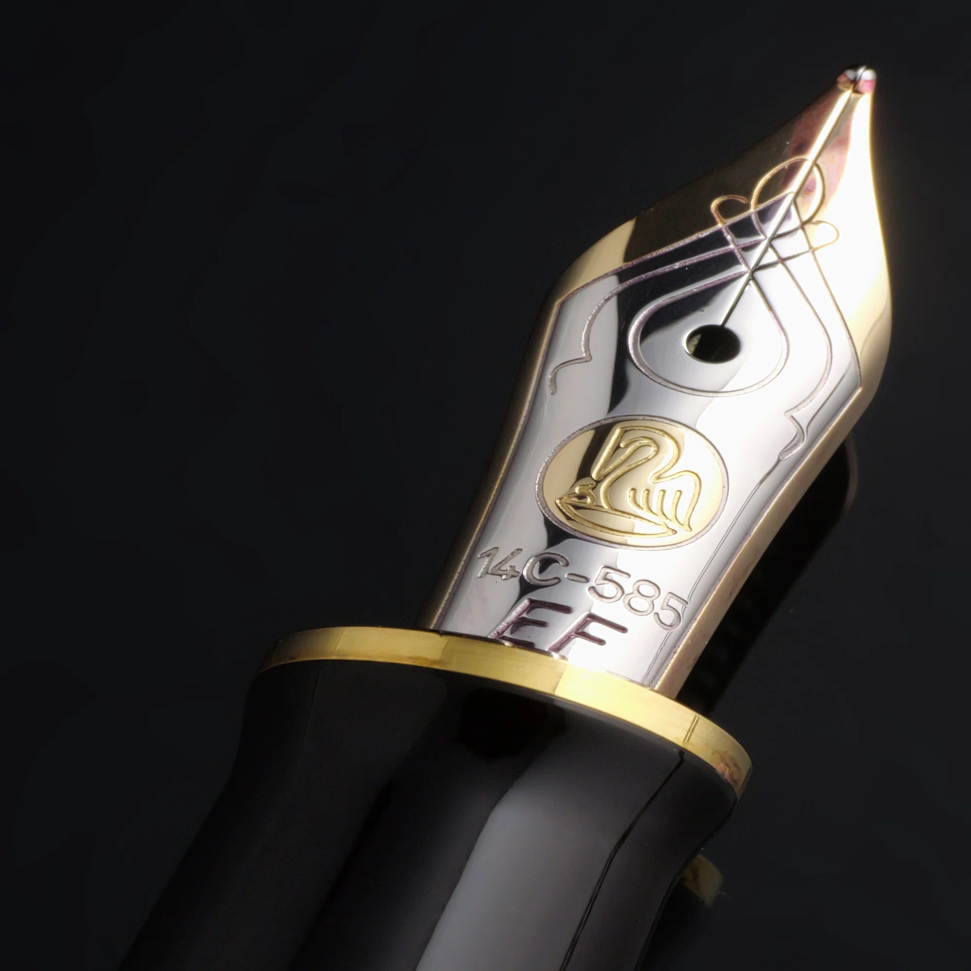 琥珀に揺れる静謐の輝き：Pelikan Souverän M400 Tortoiseshell-Brown 