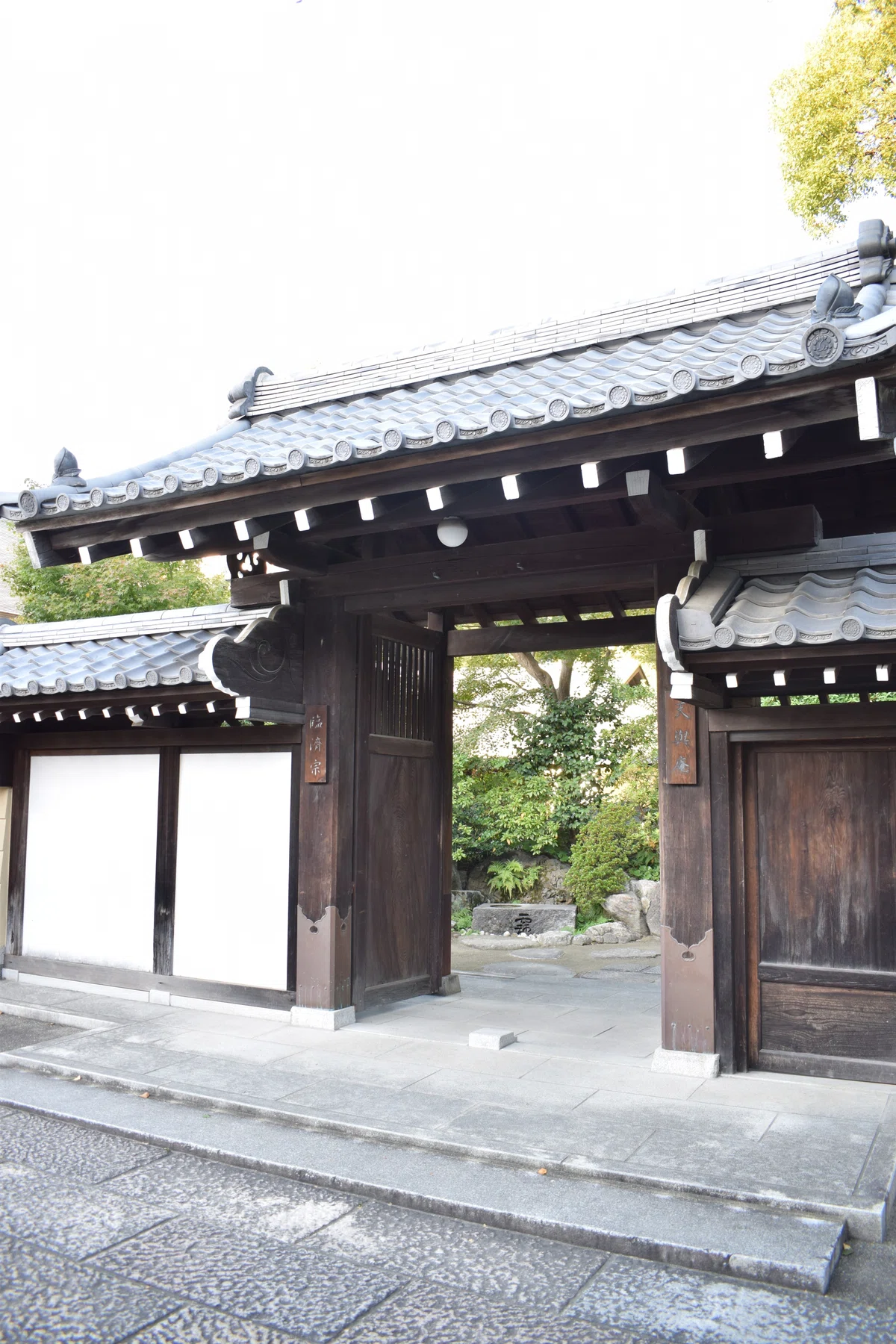 寺？っぽいところの門