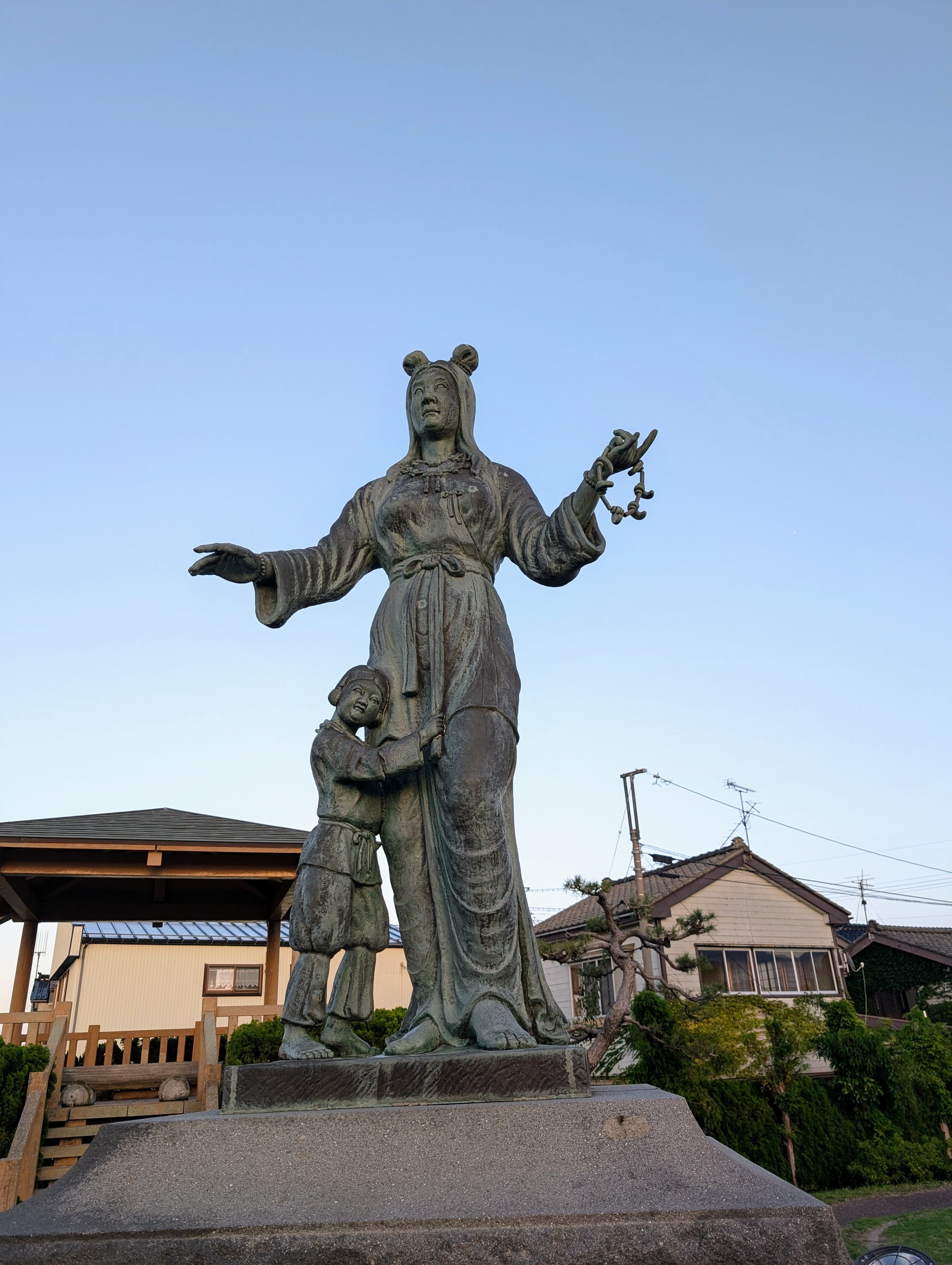 ヒスイの彫り神像 ニッポンローカル見立て帖 File.03：新潟・糸魚川 ヒスイを求めて