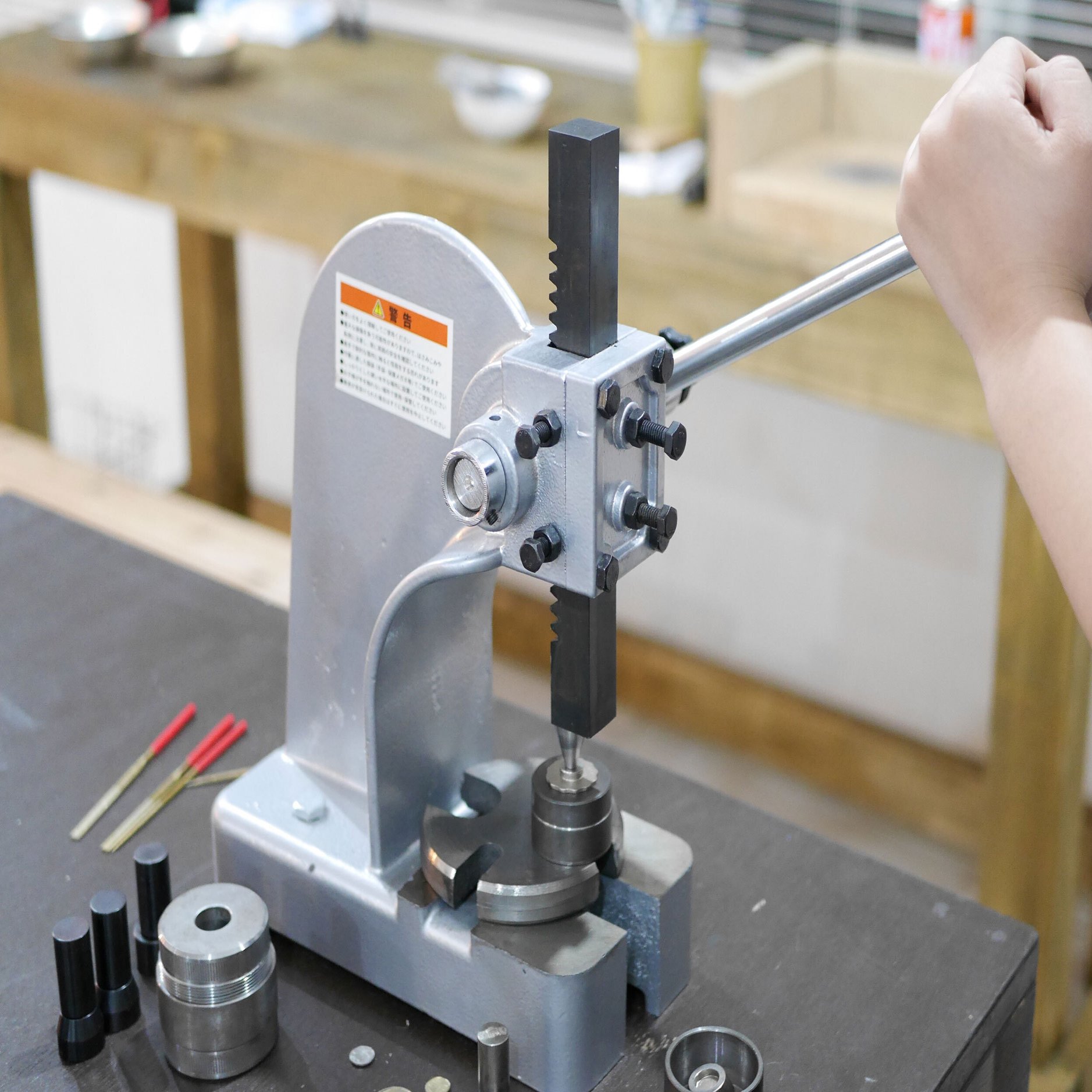 名古屋市中区】SNSの再生回数880万回超！コインリング制作体験「I.BE LABO 名古屋大須店」｜羽矢旬良