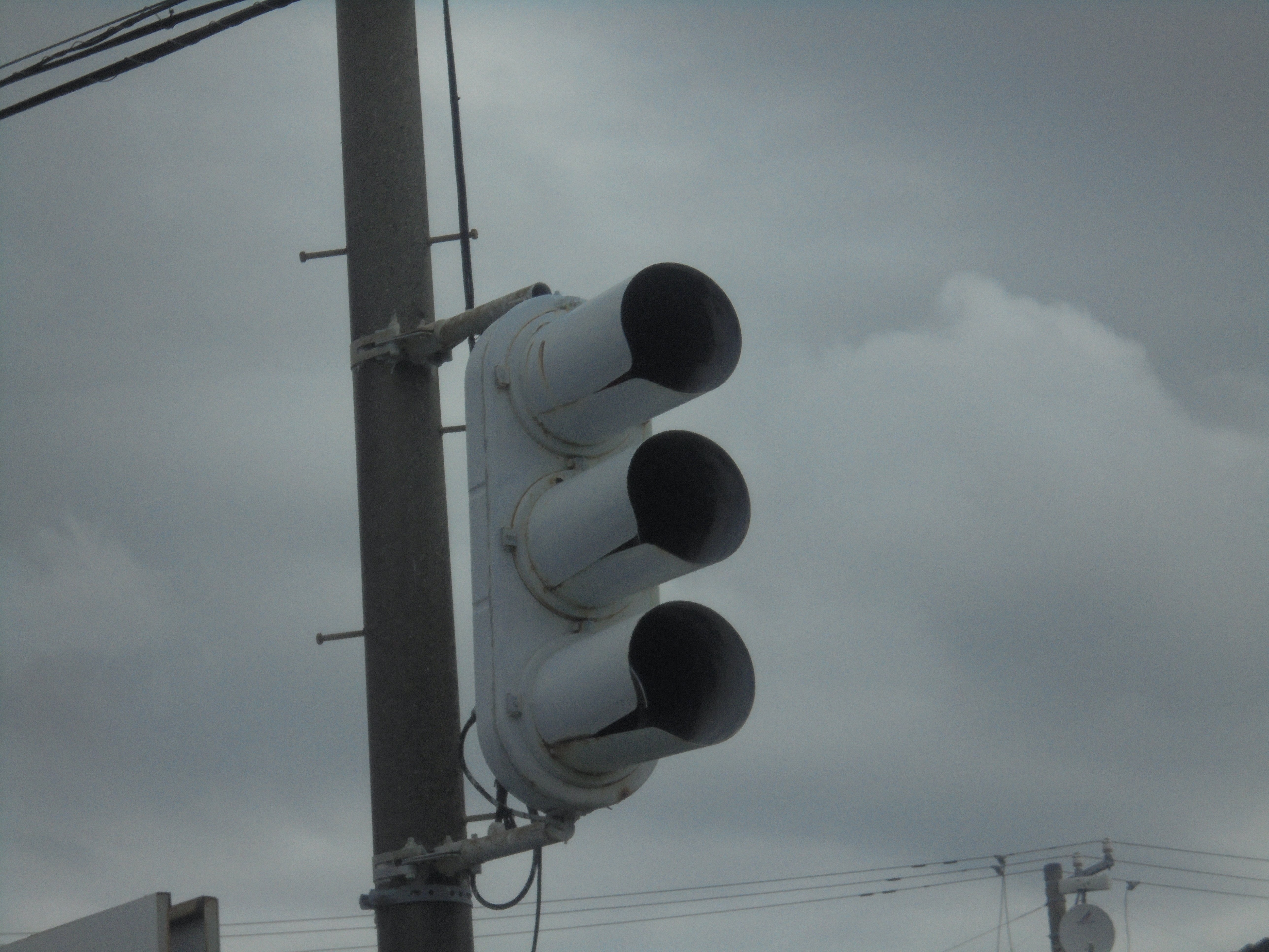 USA 信号機 全国初】「防災用信号機」活用、大津波警報想定し訓練 浸水区域に車が