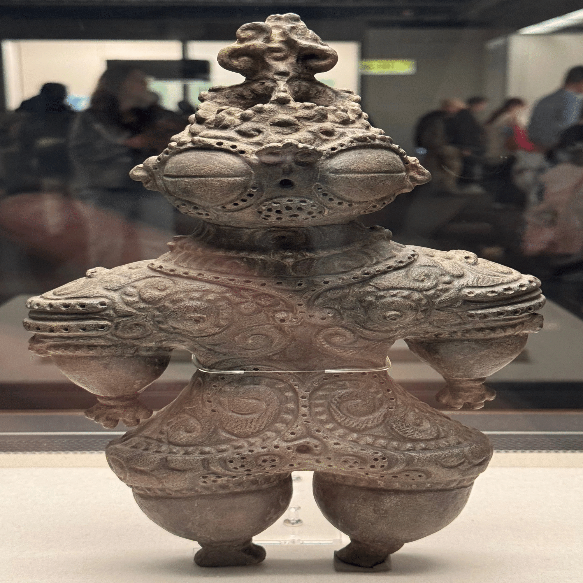 遮光器土偶を考える 京都文化博物館 「どっグ〜な展覧会」｜鴨東