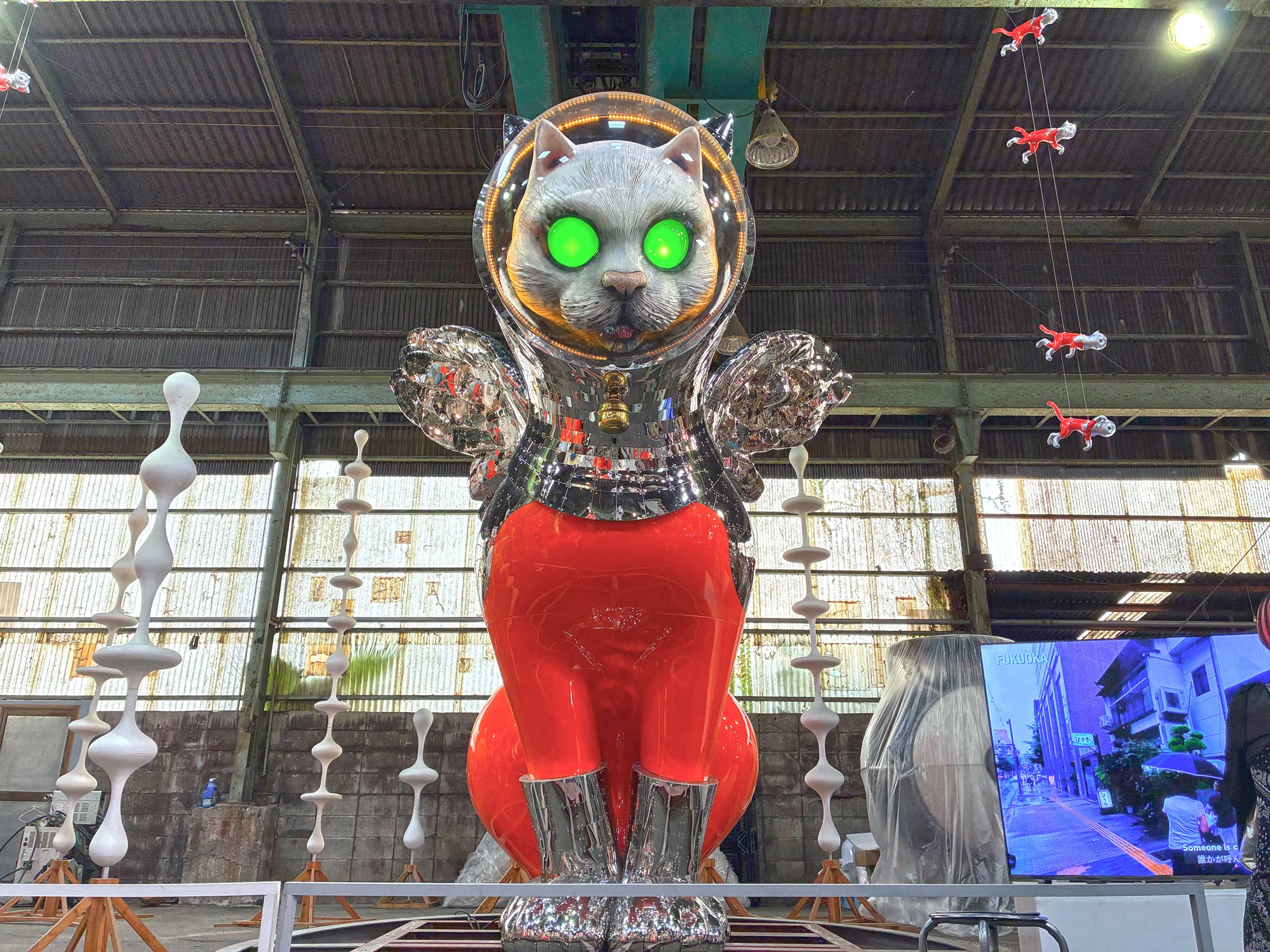 ヤノベケンジ展】大阪・北加賀屋の巨大アート収蔵庫「MASK」で宇宙猫
