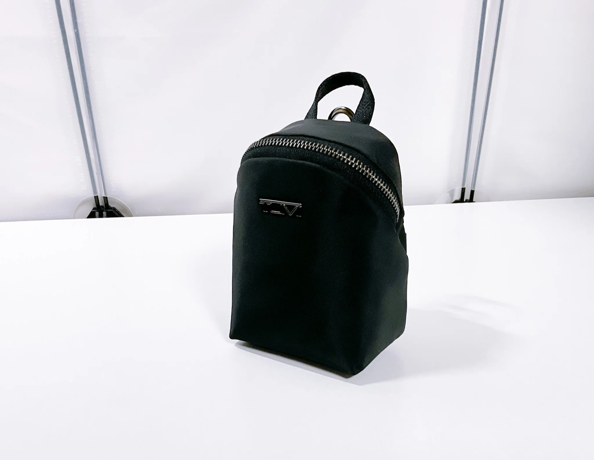 A6サイズの小型ポーチ】TUMI「チャーム・ポーチ」レビュー【ファスナー