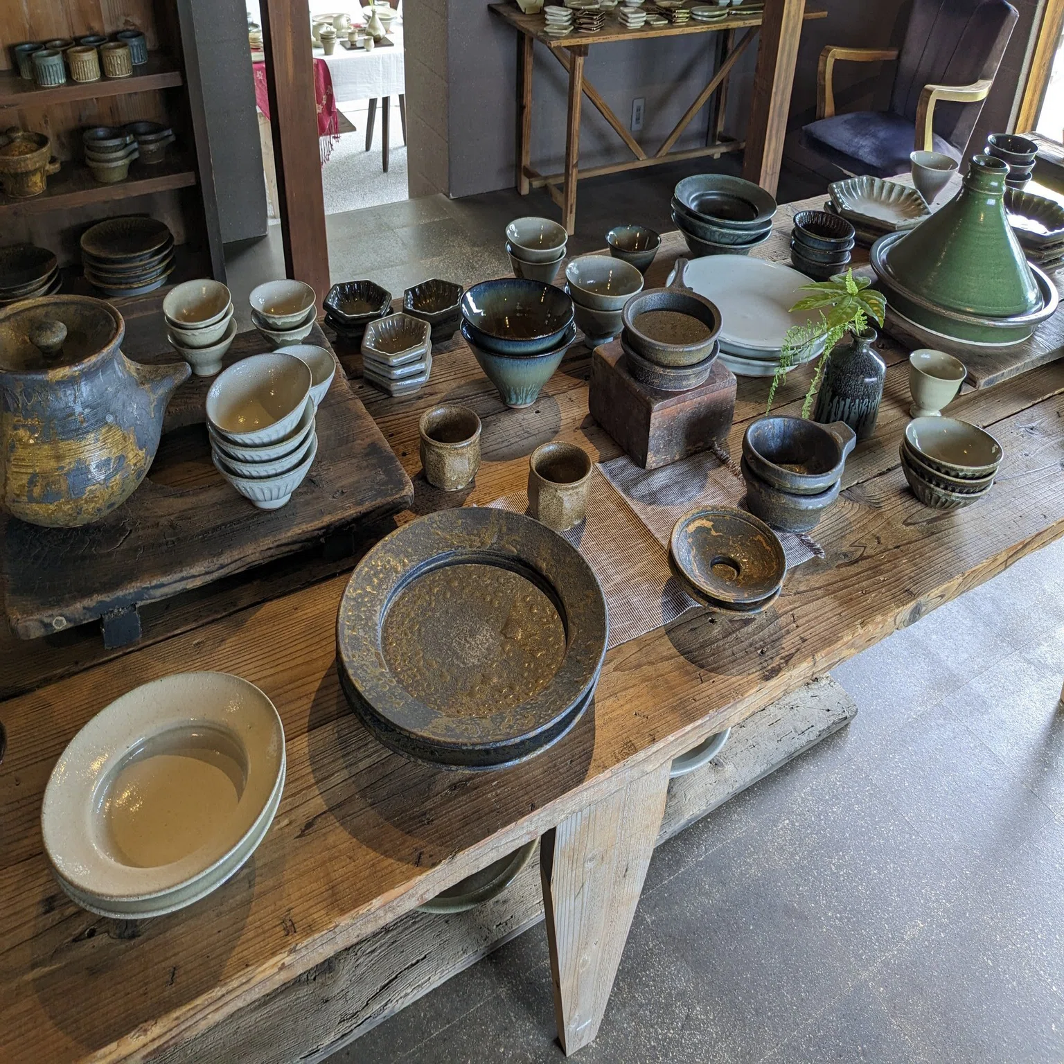 淡路島の魅力が詰まった陶器巡り：おすすめショップと購入品紹介｜原田 