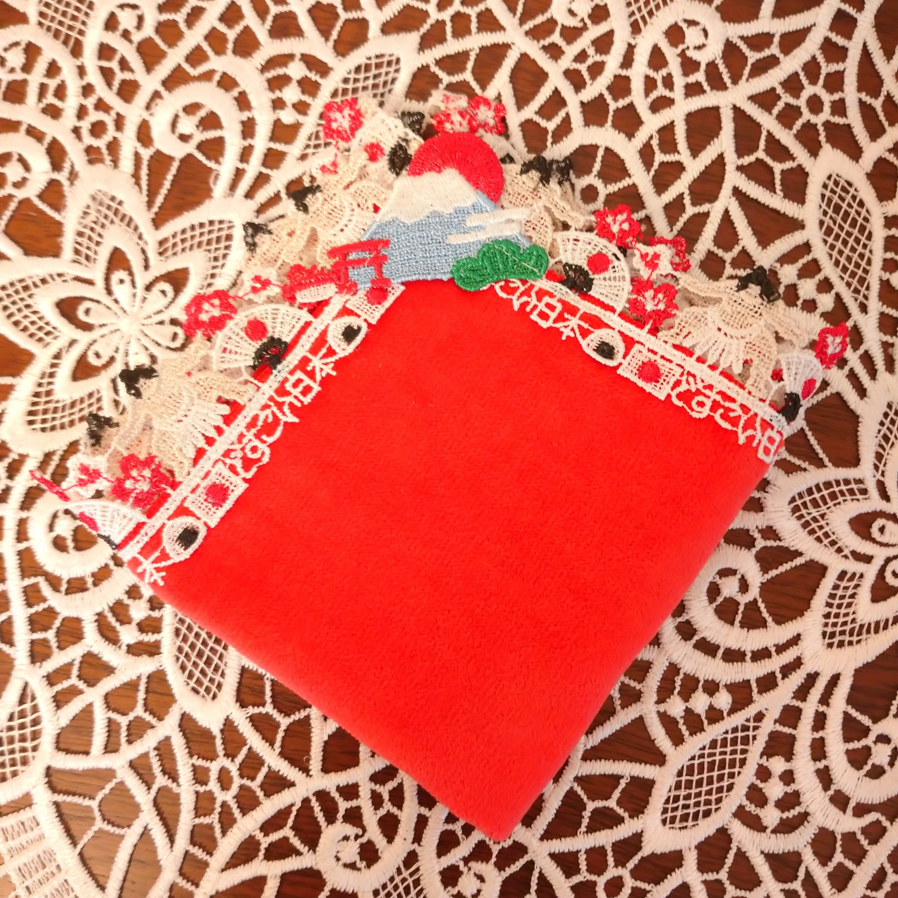 近沢レース 2026年午年 福袋 7点 タオル赤 近沢レース 2026年午