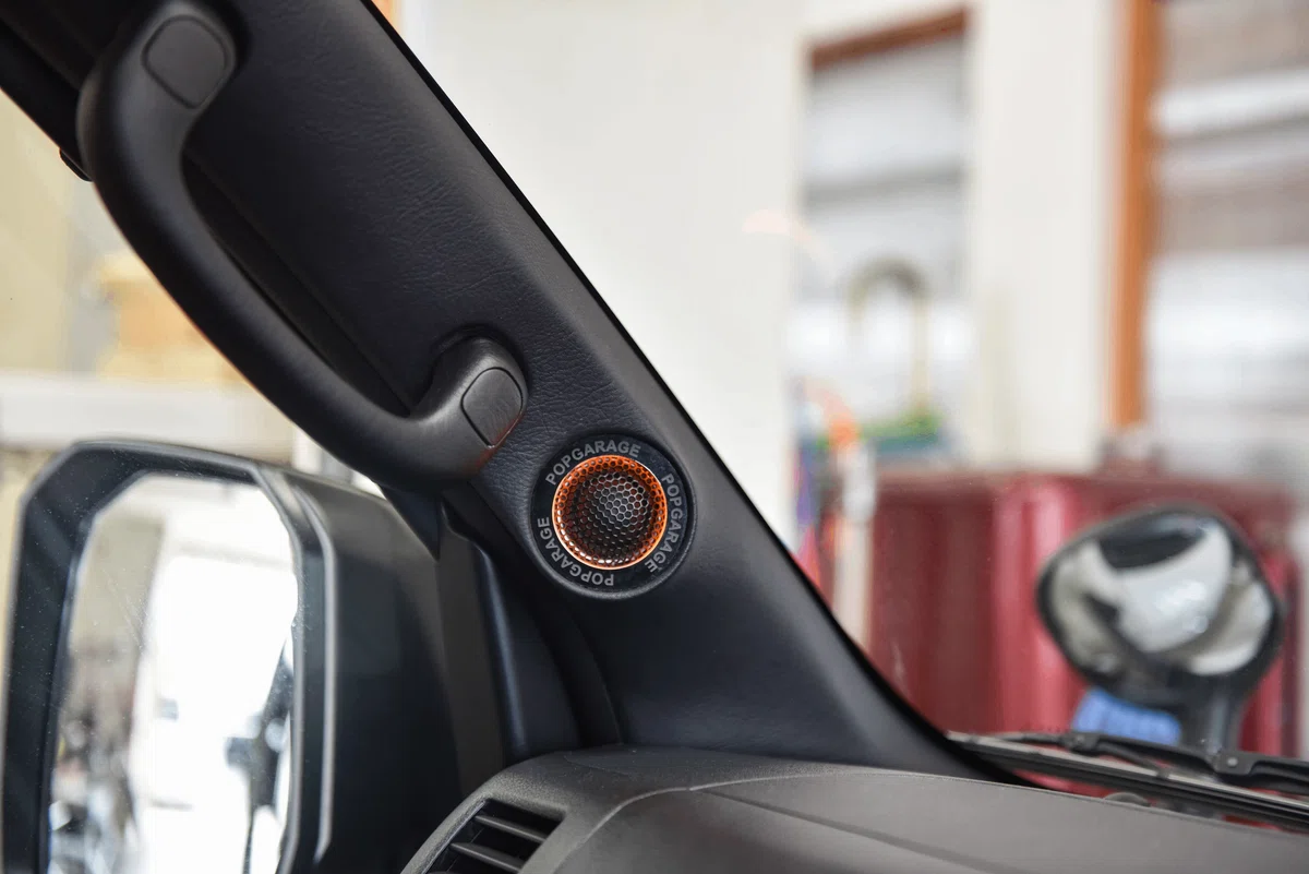 200系ハイエース専用☆ピラーツイーター取付キットPOP_GARAGE☆50mm POP GARAGE製 ハイエース専用メリーピラー｜小川兄弟(サブ)