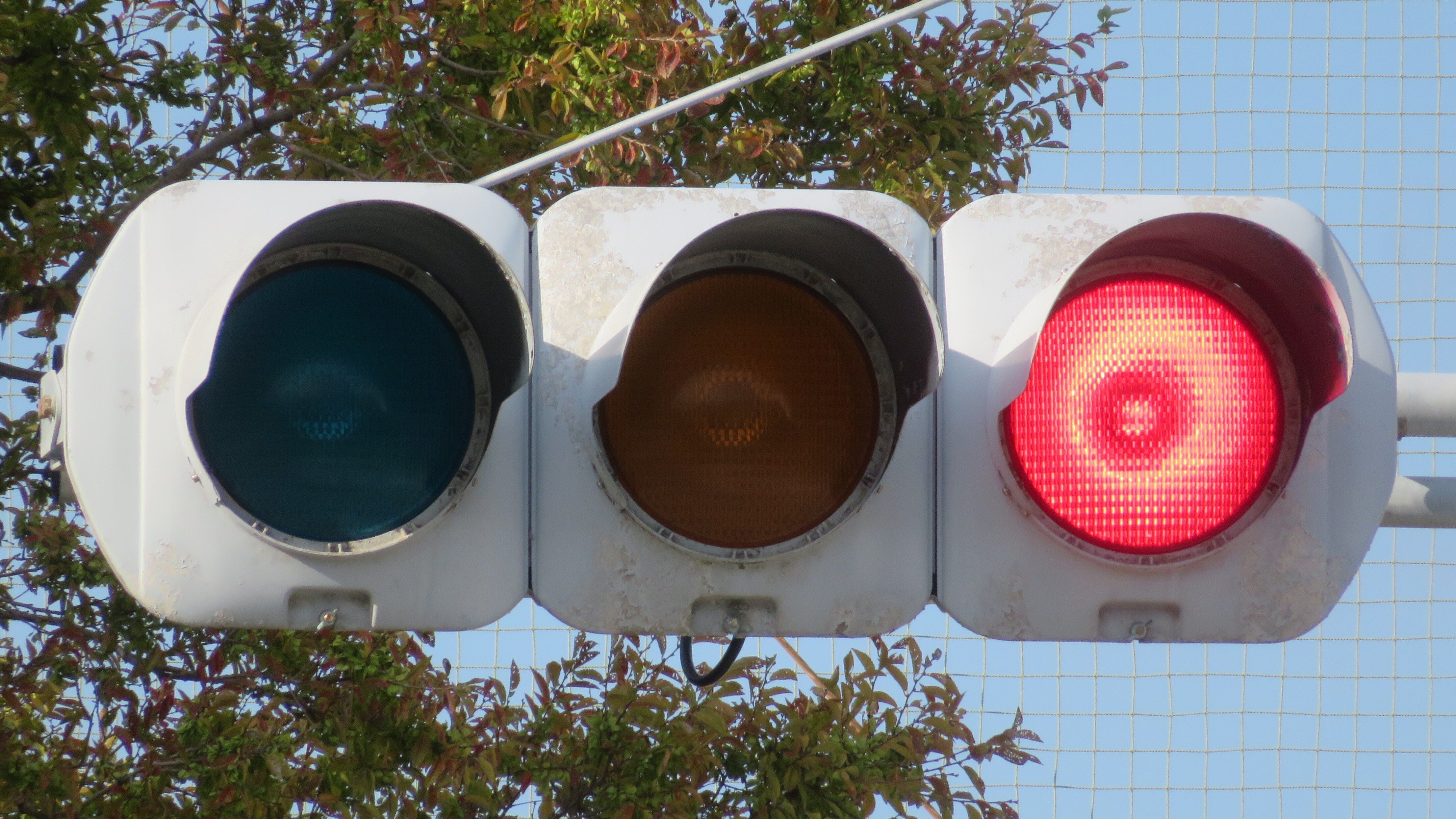 工事用信号機 楽天市場】ティオック ソーラー式 工事用信号機 SO-3101型 300φ 2灯式