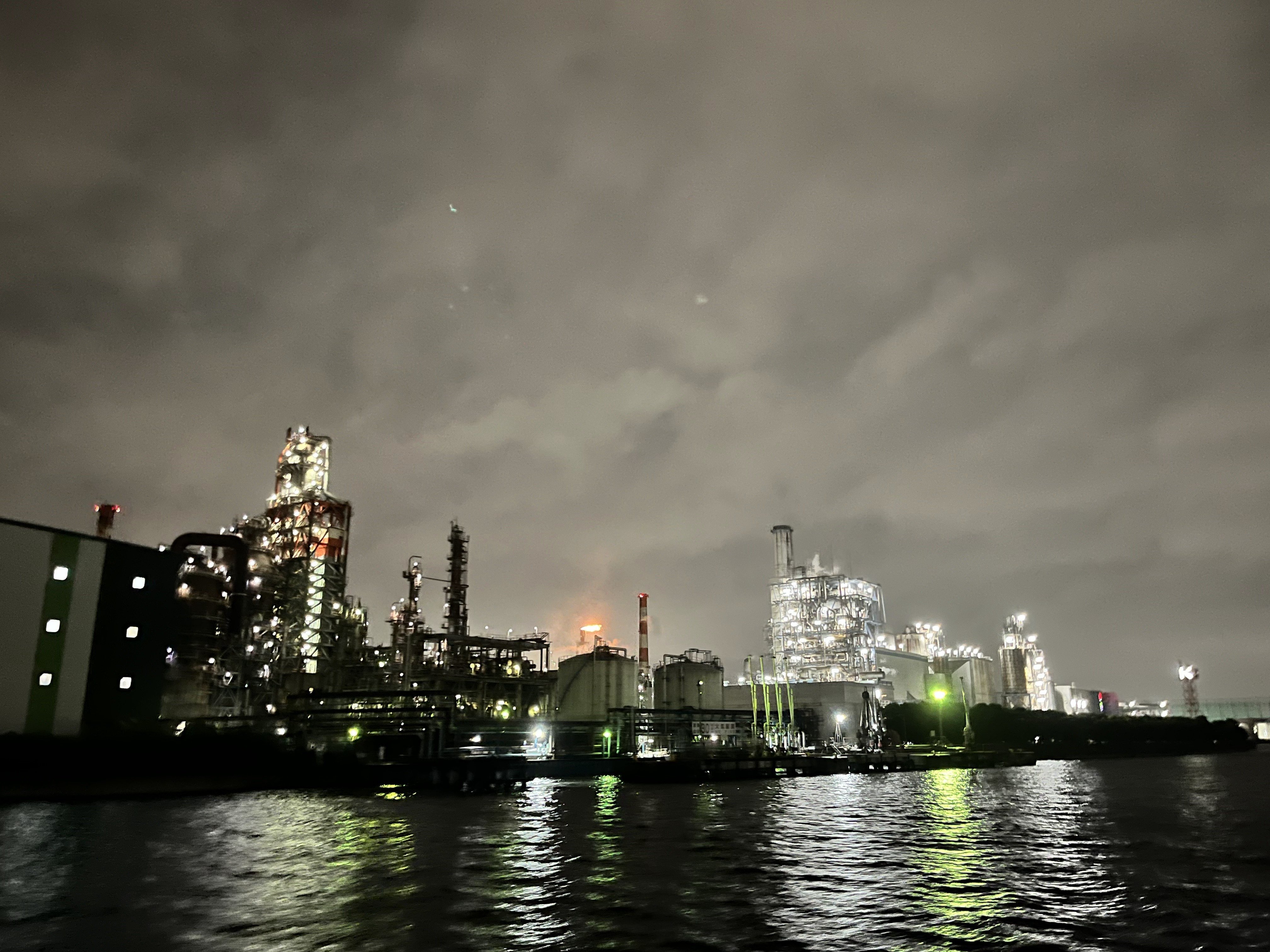 体験記】🏭🌉横浜発・川崎の工場夜景ナイトクルーズ🚢を4800円で楽しん