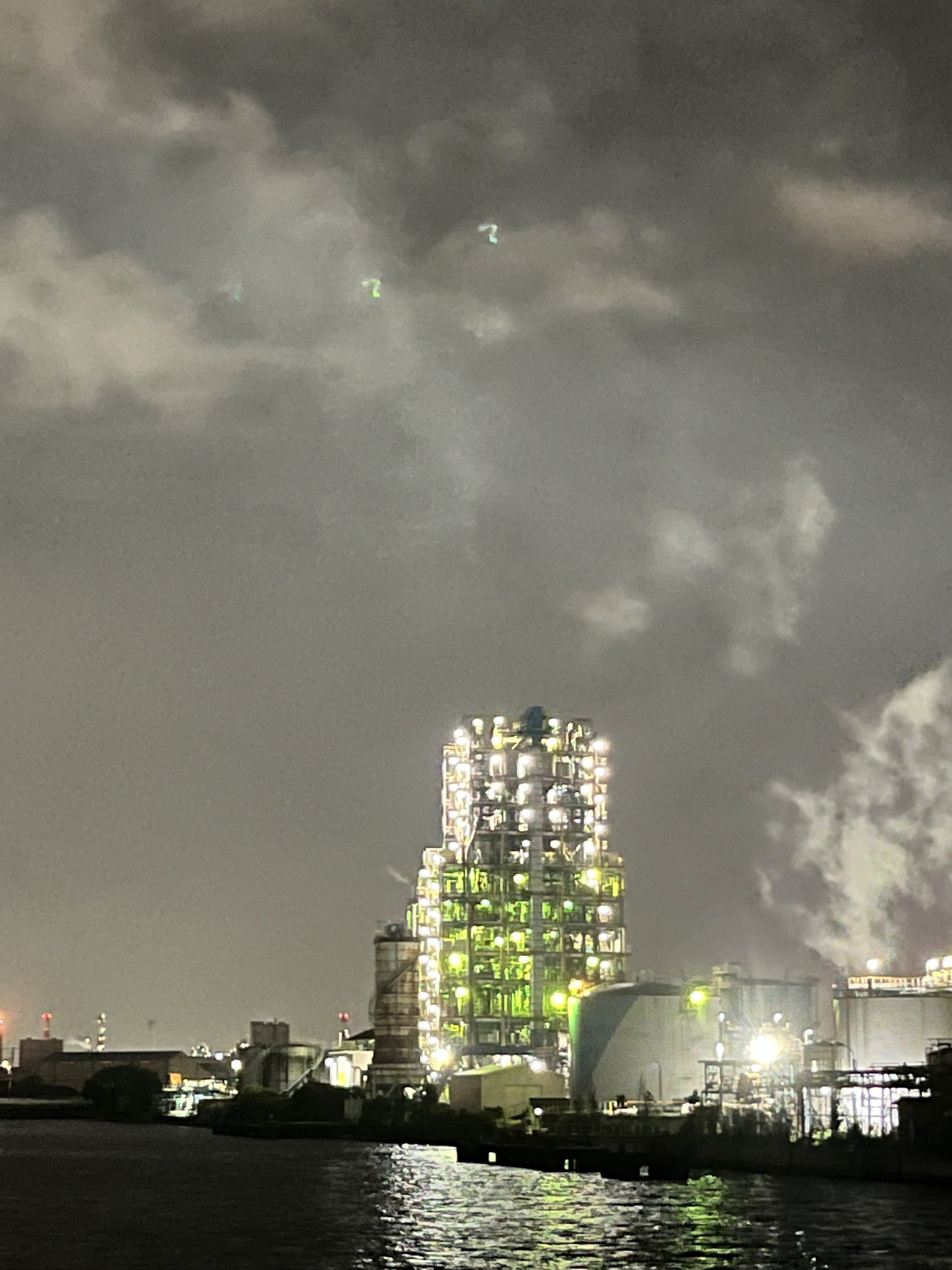 体験記】🏭🌉横浜発・川崎の工場夜景ナイトクルーズ🚢を4800円で楽しん
