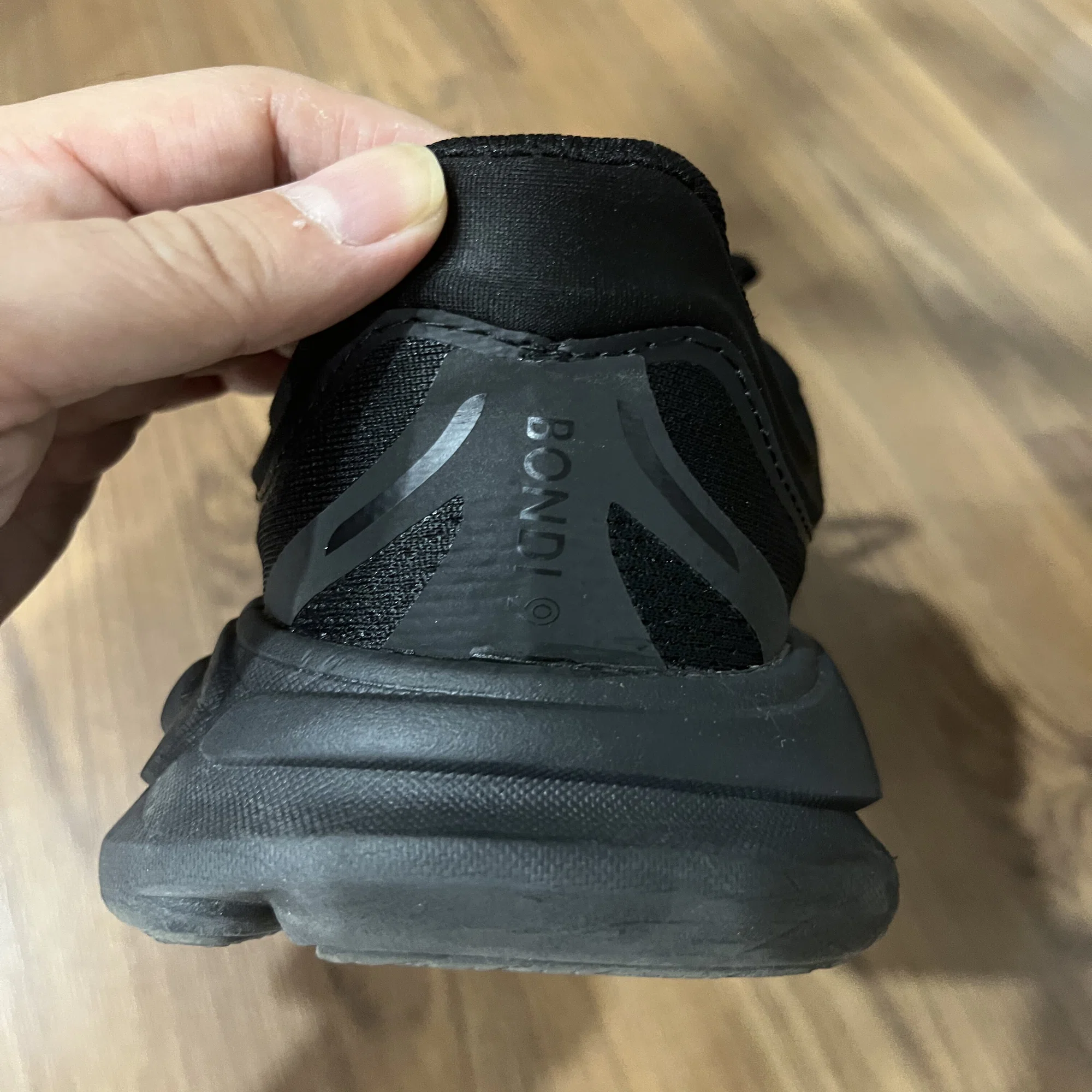 ランニング用のシューズとしてHOKA bondi 9を格安で購入した｜Ryo Kimura