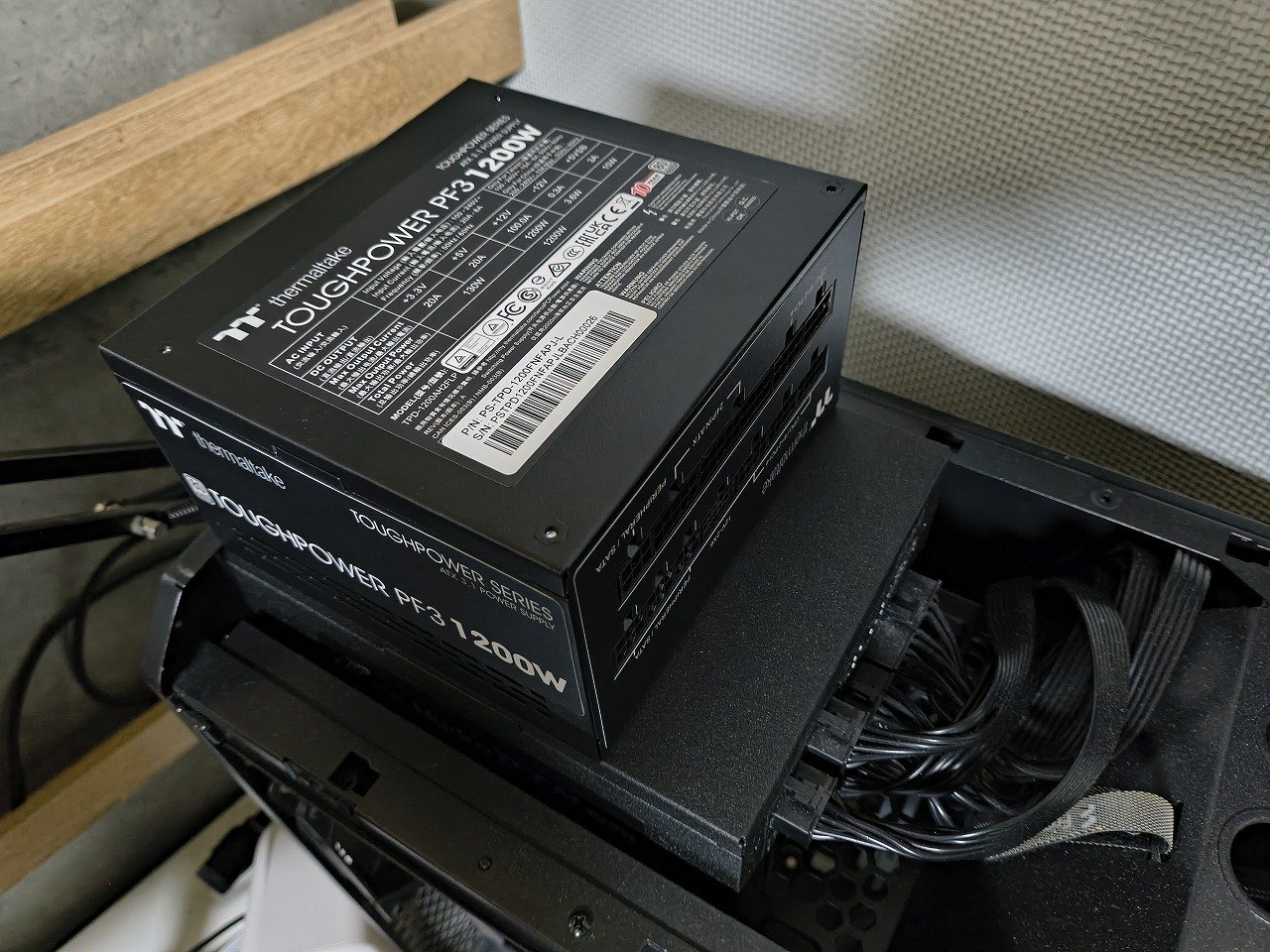 大容量1200WでコンパクトなATX電源：Thermaltake TOUGHPOWER PF3 1200W